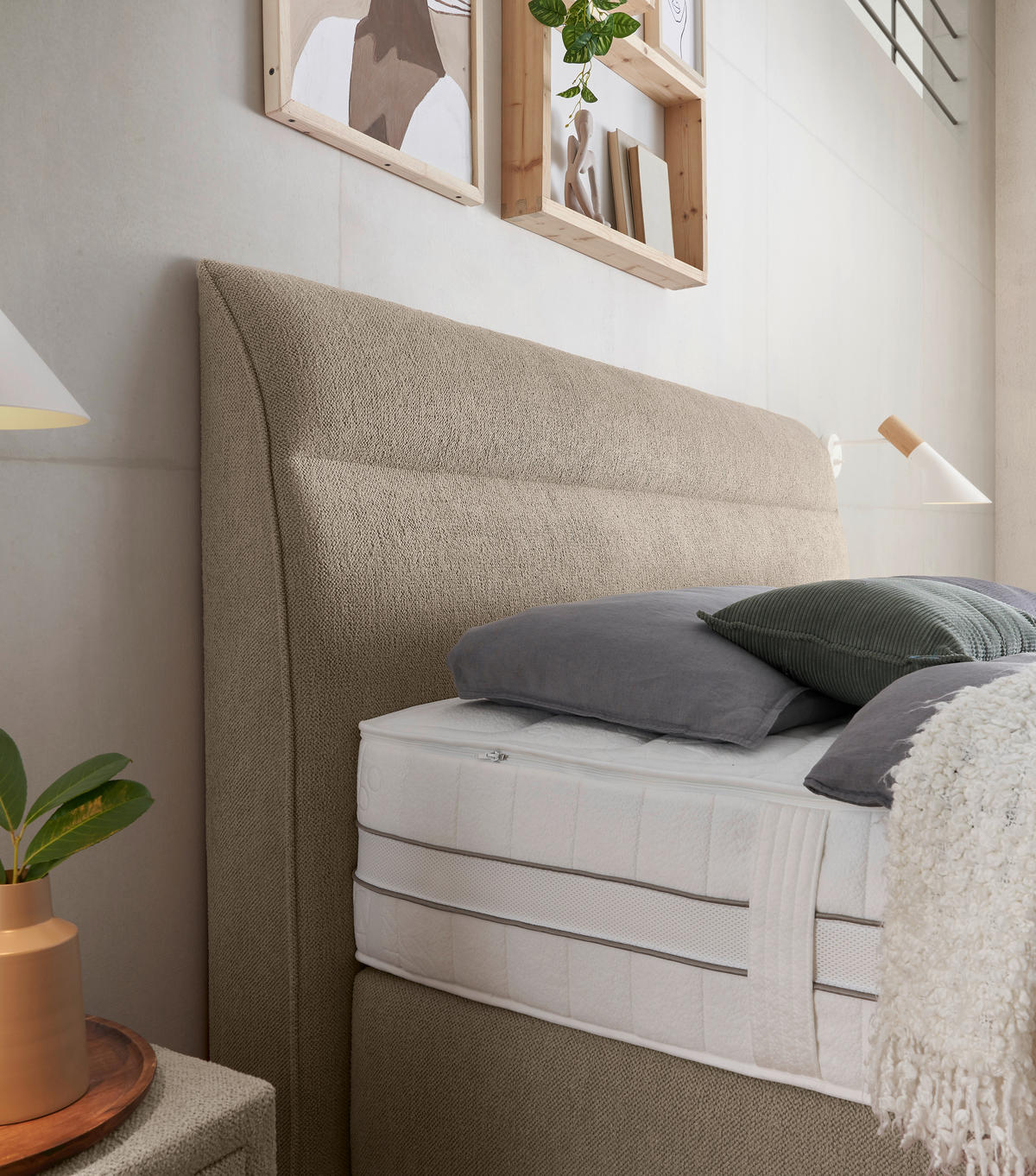 BOXSPRINGBETT 180/200 cm,  in Beige, Matratze, Topper, motorische Verstellbarkeit, Fernbedienung, unterschiedliche Matratzenhärtegrade je Bettseite, H2 + H3 = mittel + fest  - Beige/Schwarz, KONVENTIONELL, Kunststoff/Textil (180/200cm) - Voleo