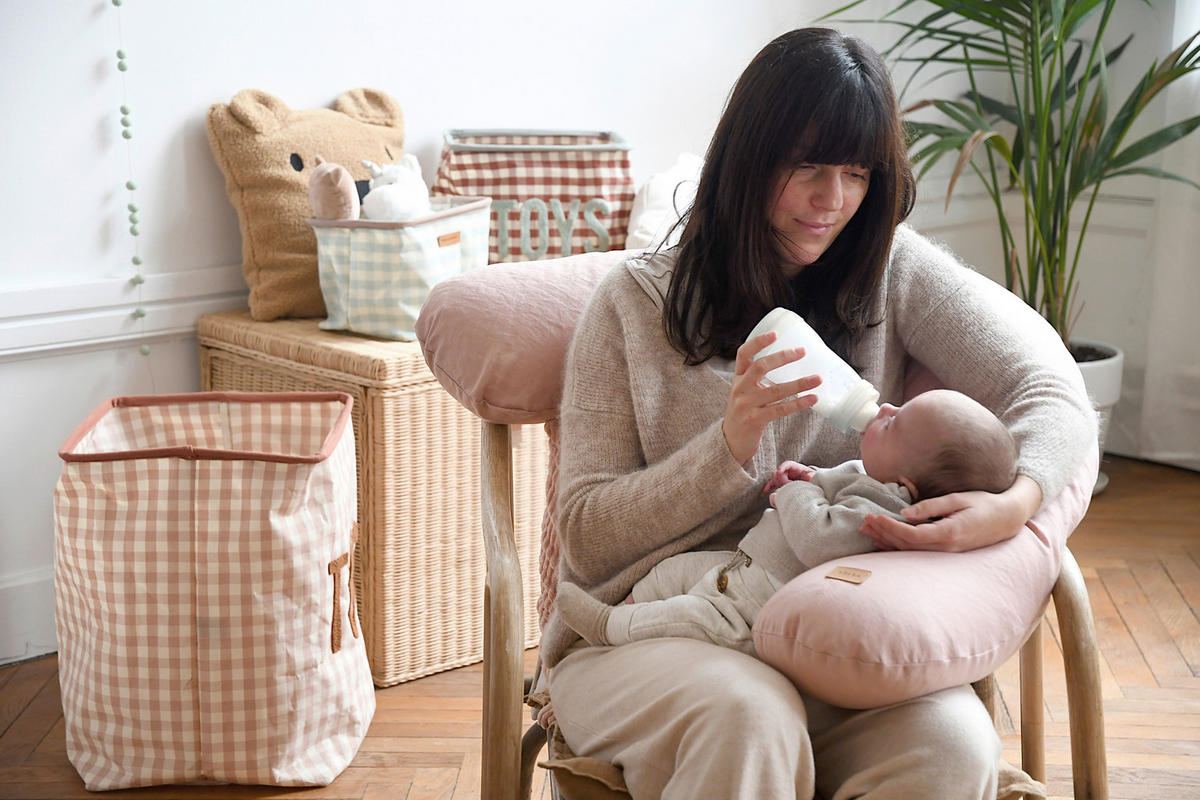 KOJICÍ POLŠTÁŘ - starorůžová, Konvenční, textil (170/39/15cm) - Beaba