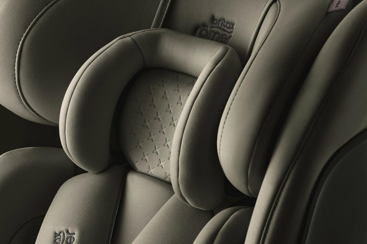 REBOARDER-KINDERSITZ SWIVEL-GROW MAX AIR  - Olivgrün, Basics, Kunststoff/Textil (44/57/56cm) - Britax Römer