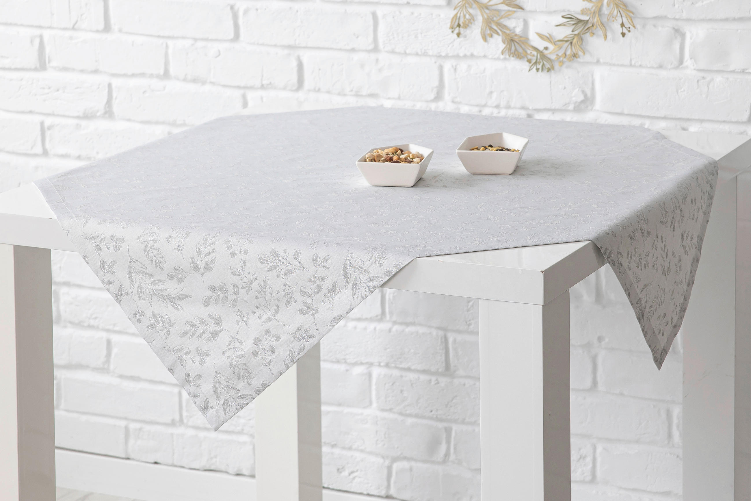 ASZTALTERÍTŐ   - ezüstszínű, Basics, textil (90/90cm)