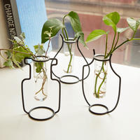 DEKORATIVNA VAZA    kovina, steklo  - črna, Basics, kovina/steklo (18/15/10,5cm) - Kikkerland