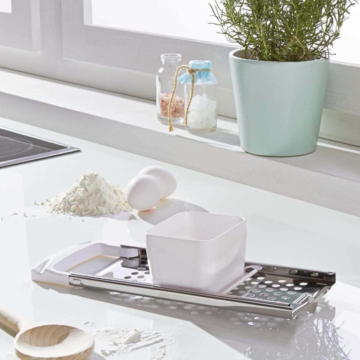Răzătoare - argintiu/alb, Basics, plastic/metal (31,5cm) - Homeware Profession.