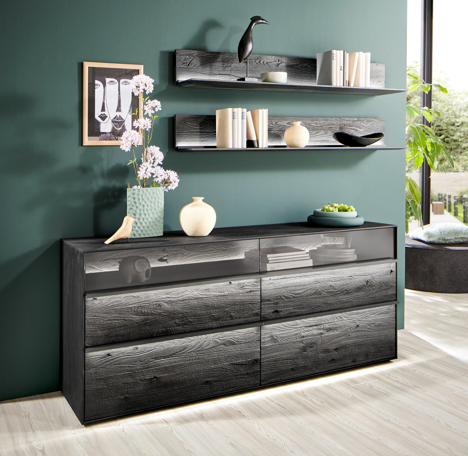 SIDEBOARD Kernesche, Buche massiv Anthrazit Einlegeböden - Einrichtungsbeispiel