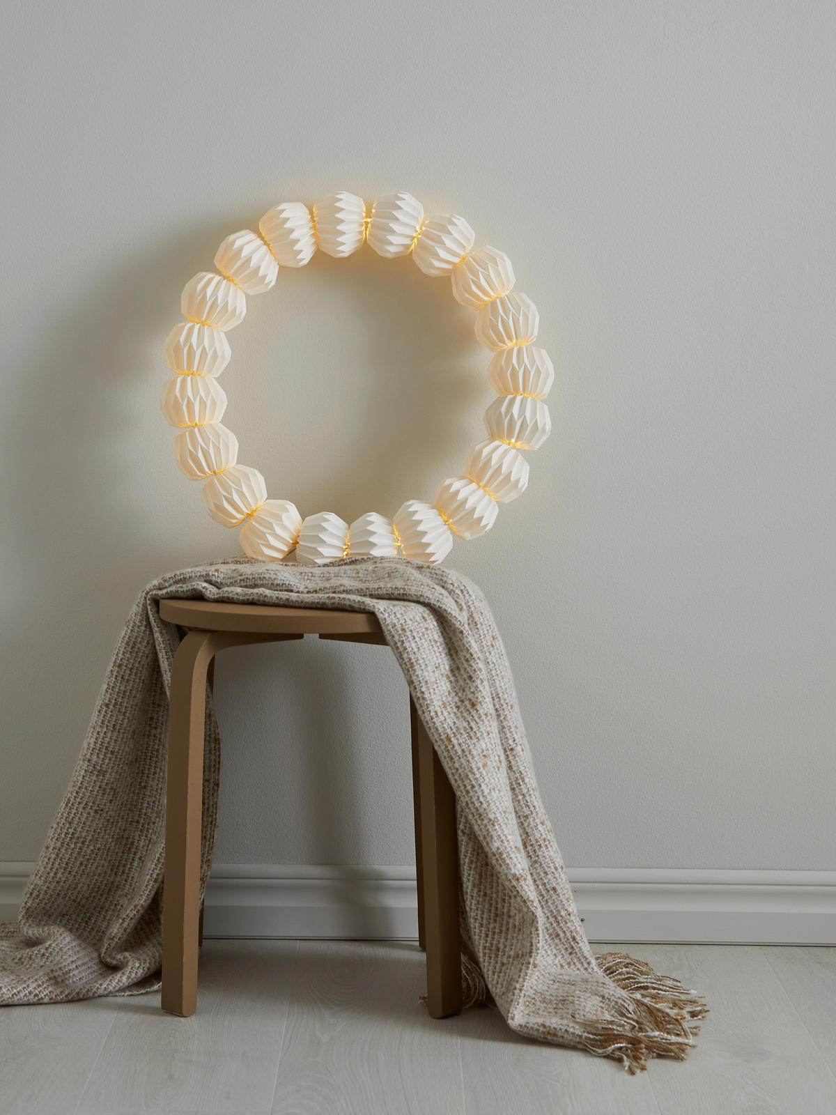 TÜRKRANZ - Weiß, Basics, Papier (48/48/8cm) - Markslöjd