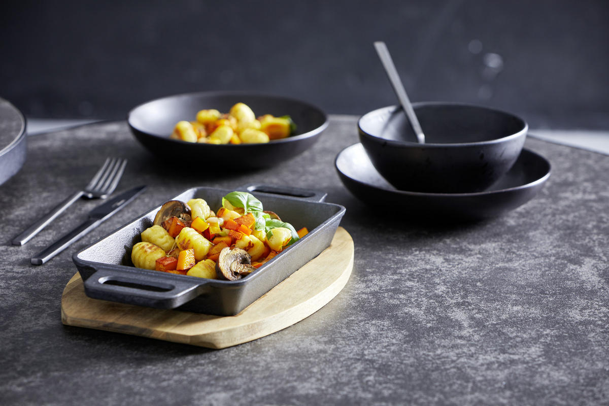 SERVIRNA PONEV 29,9/15/3,5 cm  - črna/naravne barve, Basics, kovina/les (29,9/15/3,5cm) - Homeware Profession.