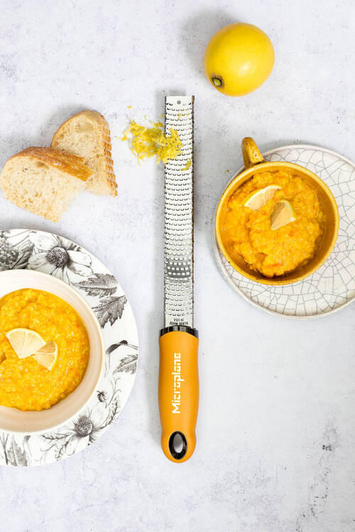 RIBEŽ PREMIUM ZESTER  - žuta, Basics, metal/plastika (32/3.5/3cm) - MICROPLANE
