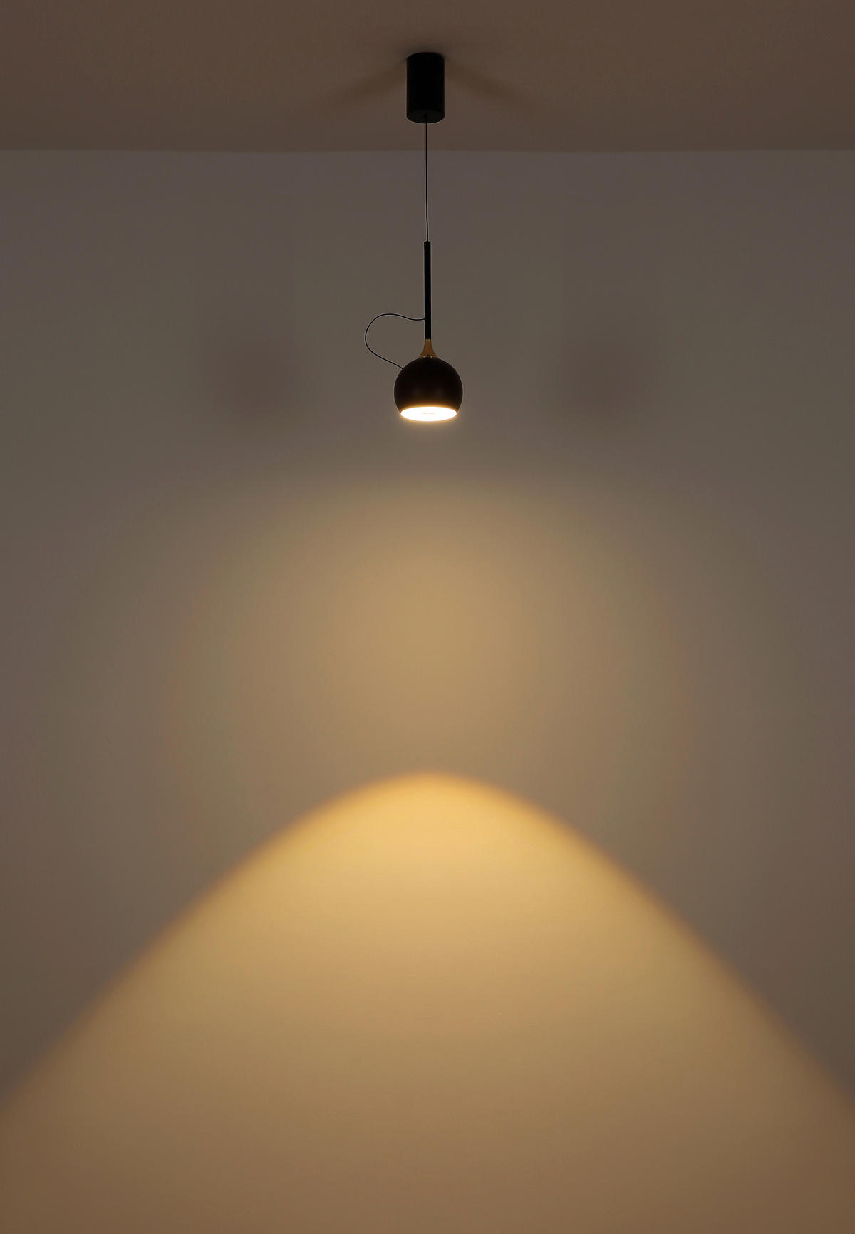ZÁVĚSNÉ LED SVÍTIDLO, 12/150 cm  - bílá/černá, Design, kov/plast (12/150cm) - Globo