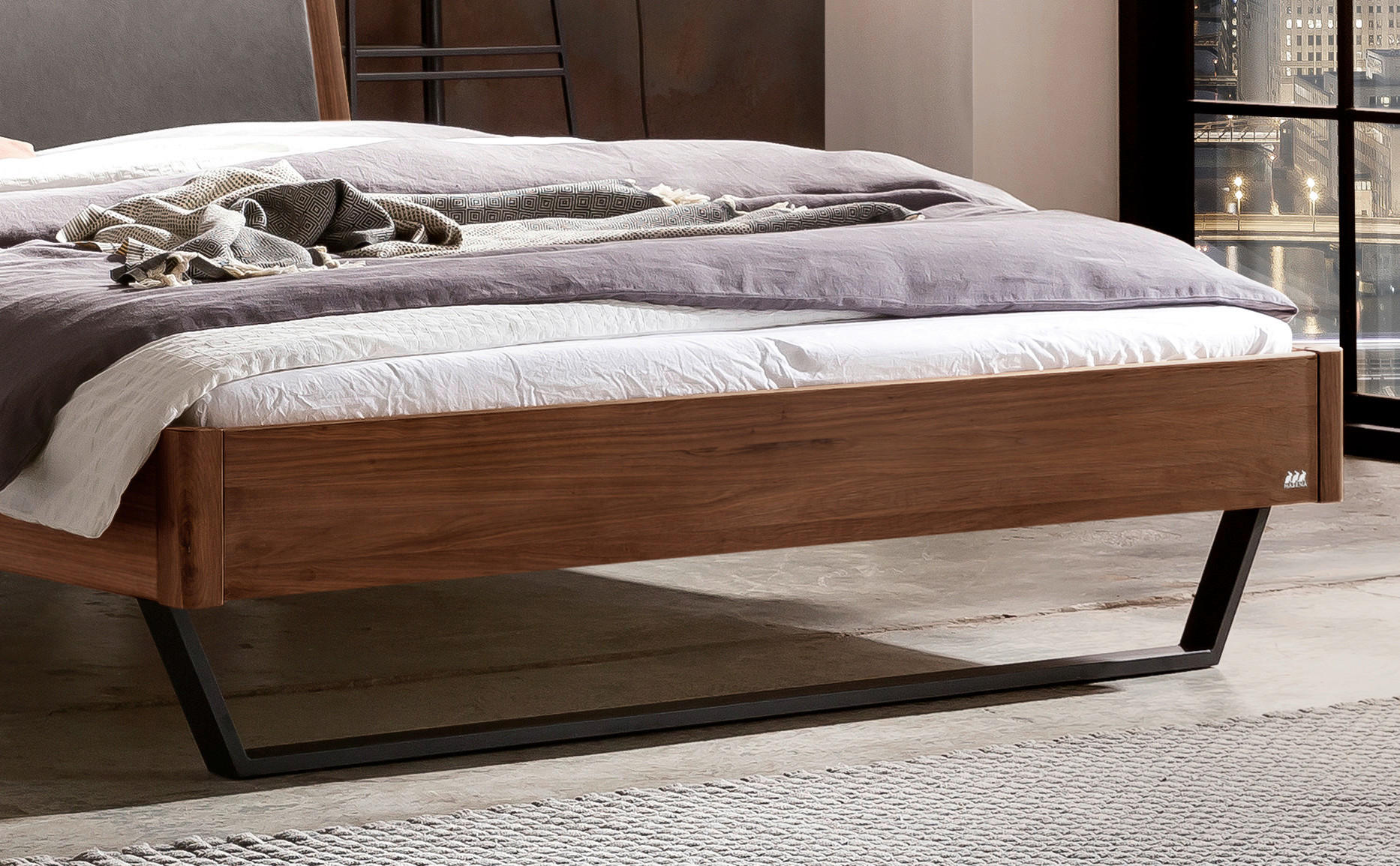 Thumbnail - Hasena Bett, Nussbaum, Holz, Nussbaum,Nussbaum, massiv, Höhe ca. 22 cm, 140x200 cm, gepolstertes Kopfteil, in verschiede...