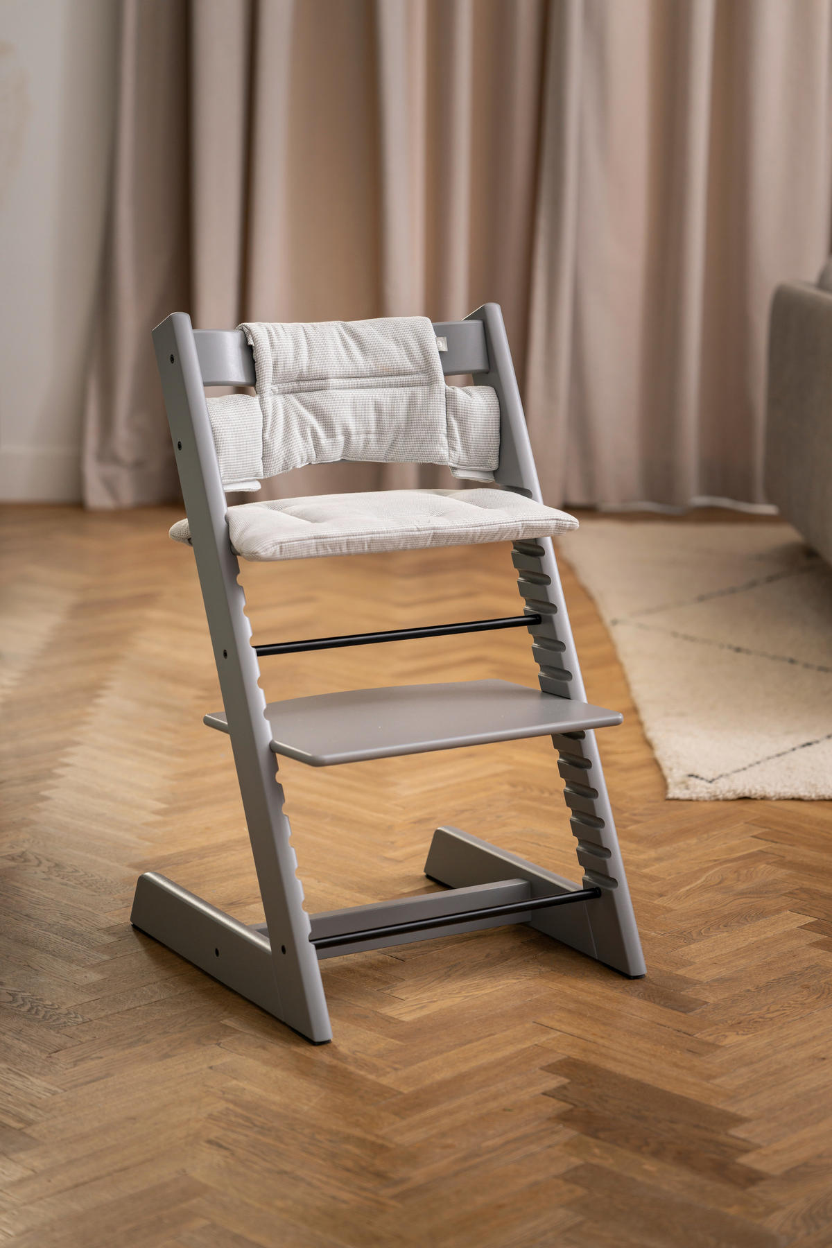 SET ZA STOLČEK ZA HRANJENJE  TT Bundles  83/57/46 cm         svetlo siva  - svetlo siva, Basics, les (83/57/46cm) - Stokke