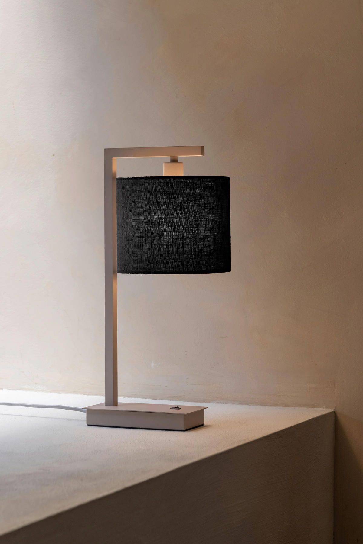 TISCHLEUCHTE - Sandfarben/Schwarz, Design, Textil/Metall (18/10/44cm) - It's about Romi