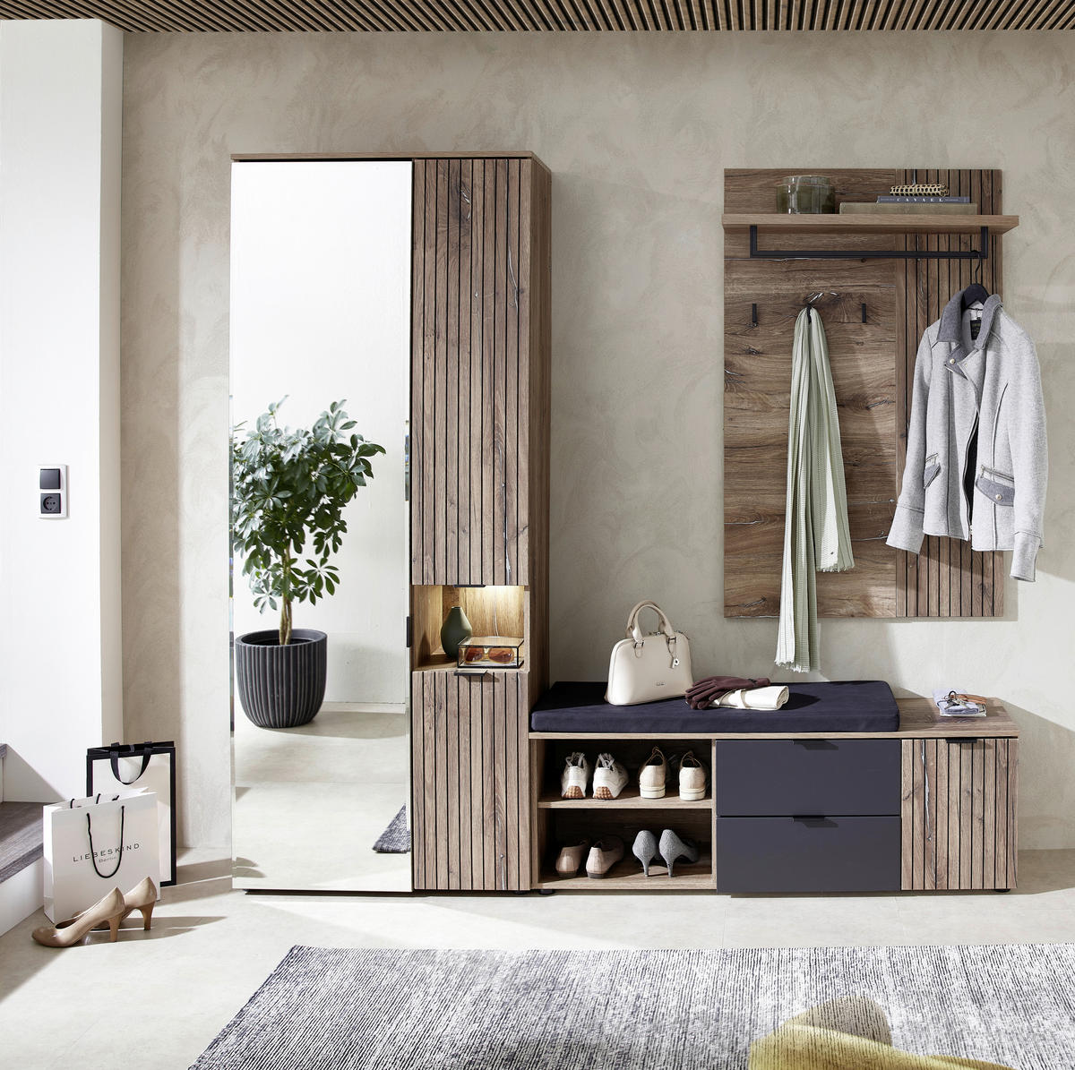 Dulap hol cu design tip riflaj