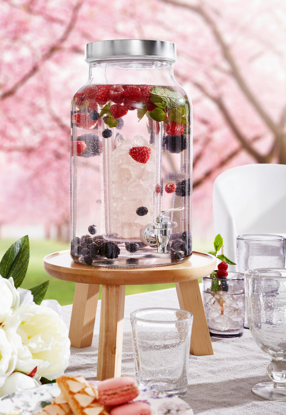 Dispenser bauturi 5,6 L  - culoare inox/transparent, Basics, plastic/sticlă (5,6l) - Novel