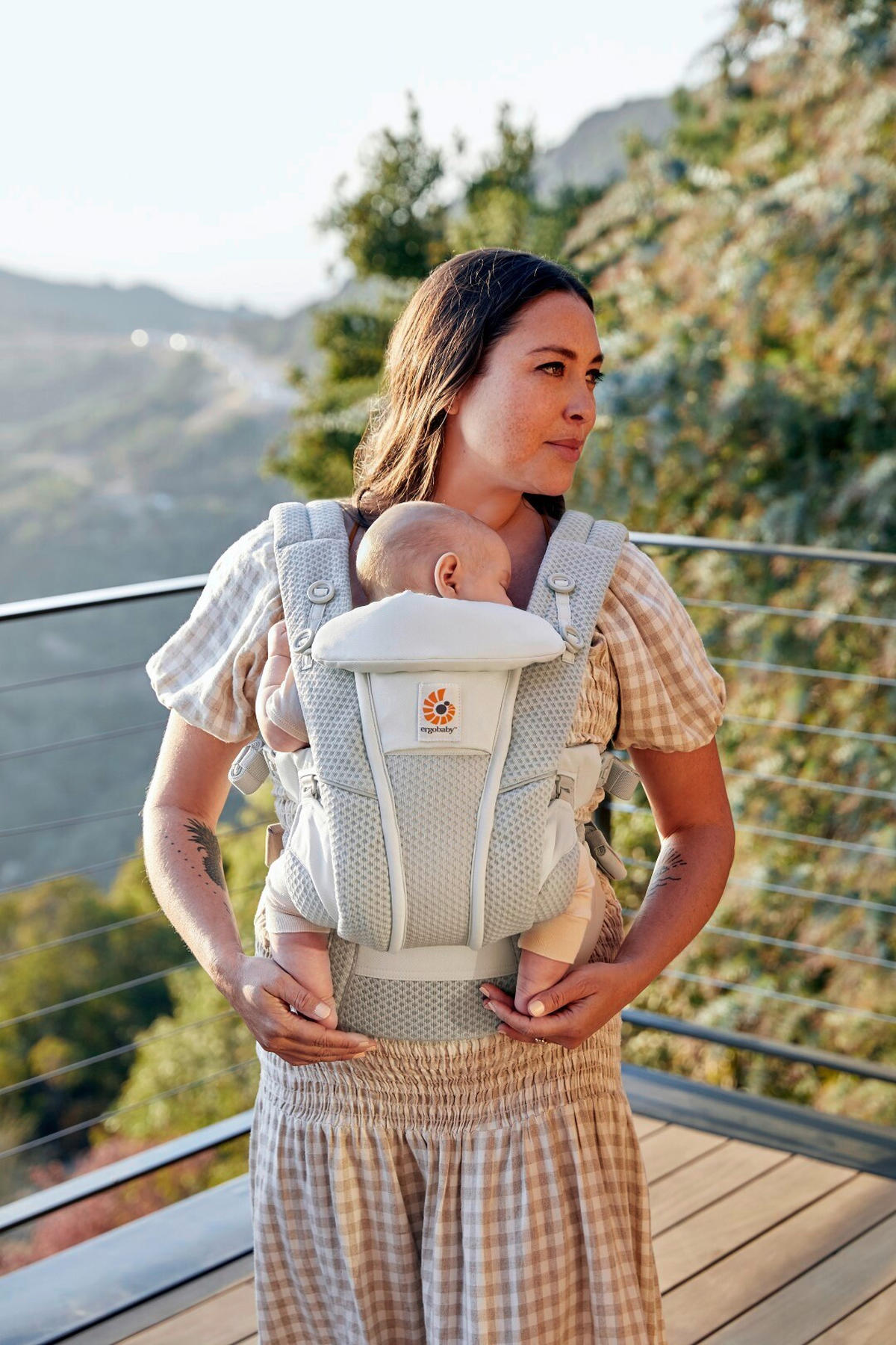 KENGUR NOSILJKA  Omni Breeze  - svetlosiva, Osnovno, tekstil (0,7kg) - Ergo Baby