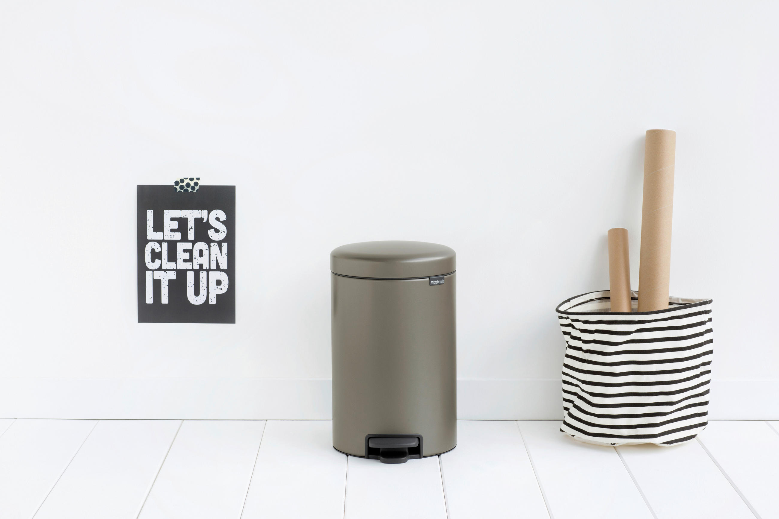 BILLENŐFEDELES SZEMETESVÖDÖR 12 l  - fekete/platinaszürke, Basics, műanyag/fém (12l) - Brabantia
