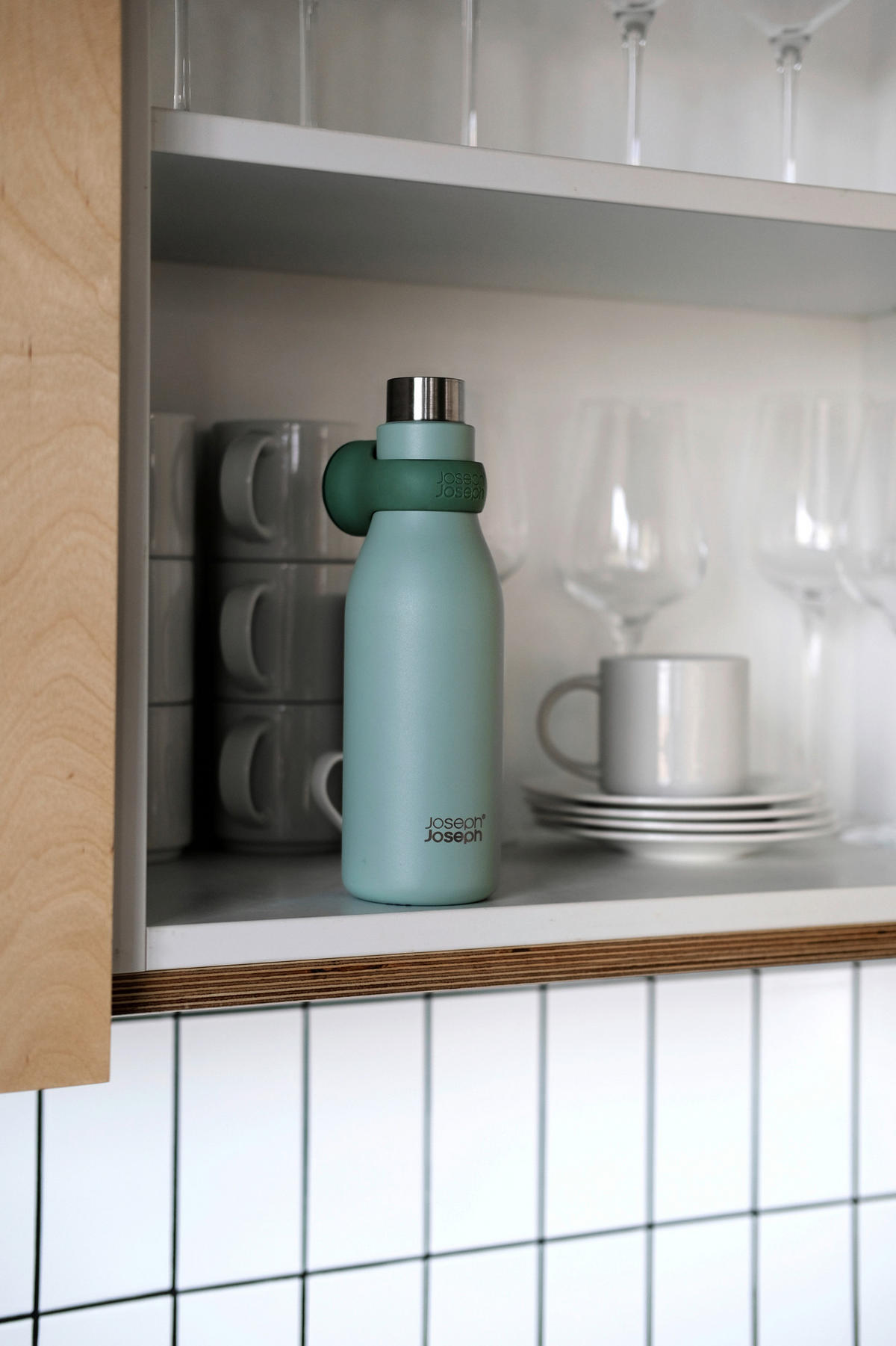 IZOLIRNA STEKLENICA    0,5 l       - zelena, Basics, kovina/umetna masa (7/29/7cm) - Joseph Joseph