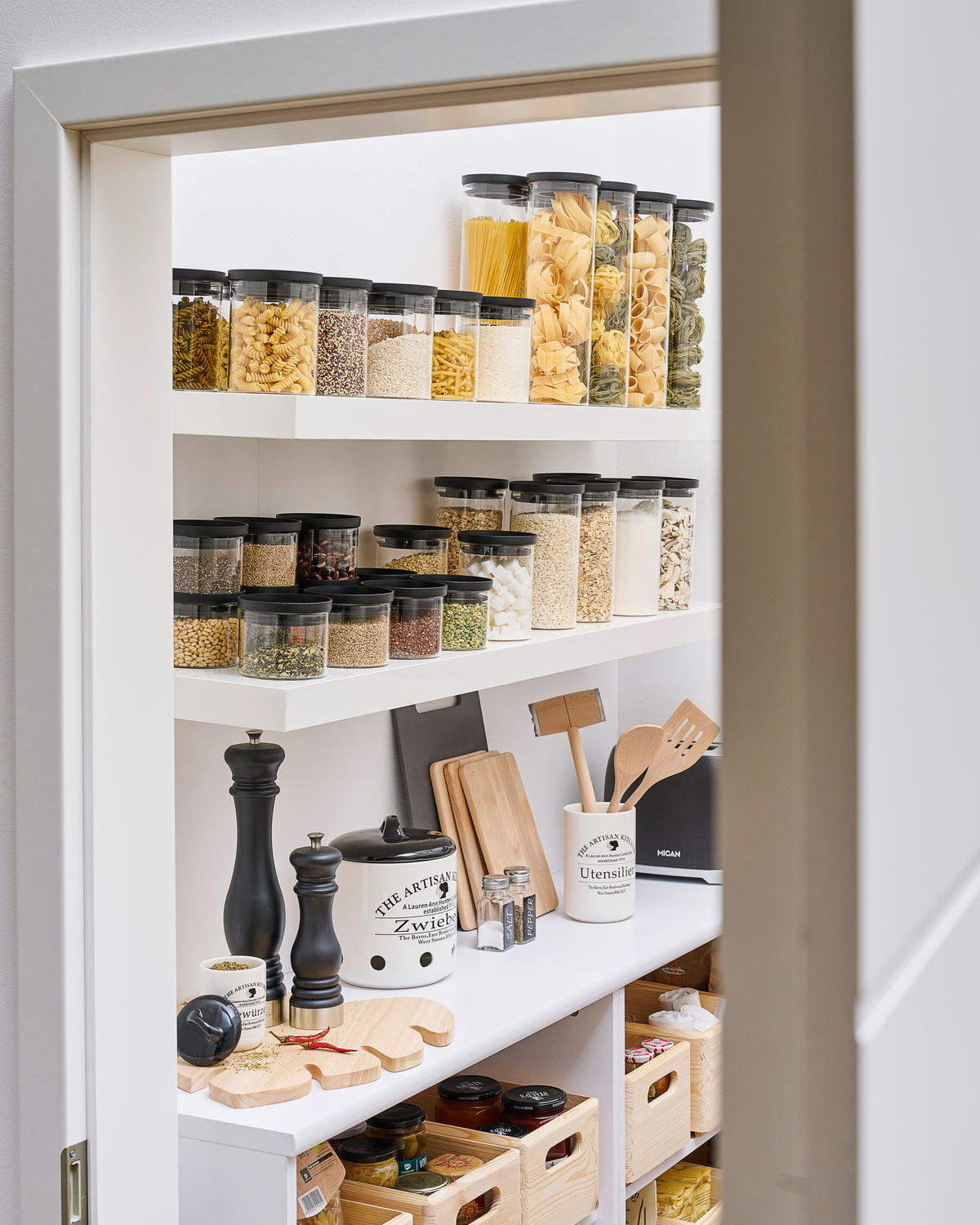 ÉTELTÁROLÓ DOBOZ  1,2 l  - fekete/átlátszó, Basics, műanyag/Üveg (9,5/18cm) - Homeware Profession.