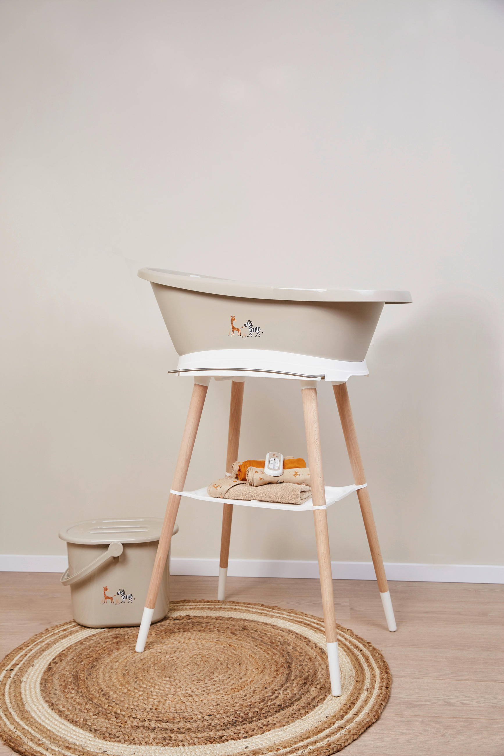 WINDELEIMER - Taupe, Basics, Kunststoff (36,5/32/28cm) - Bebe Jou