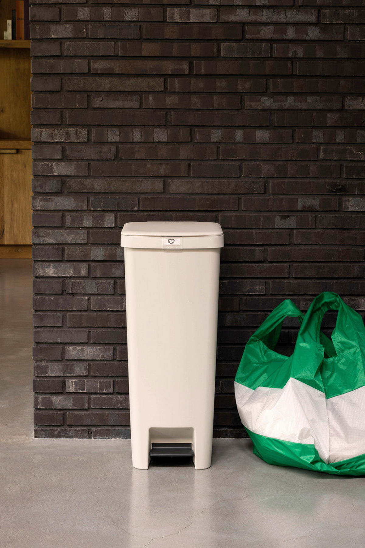 KOŠ ZA SMETI - bež, Basics, umetna masa (28/66,6/35.2cm) - Brabantia