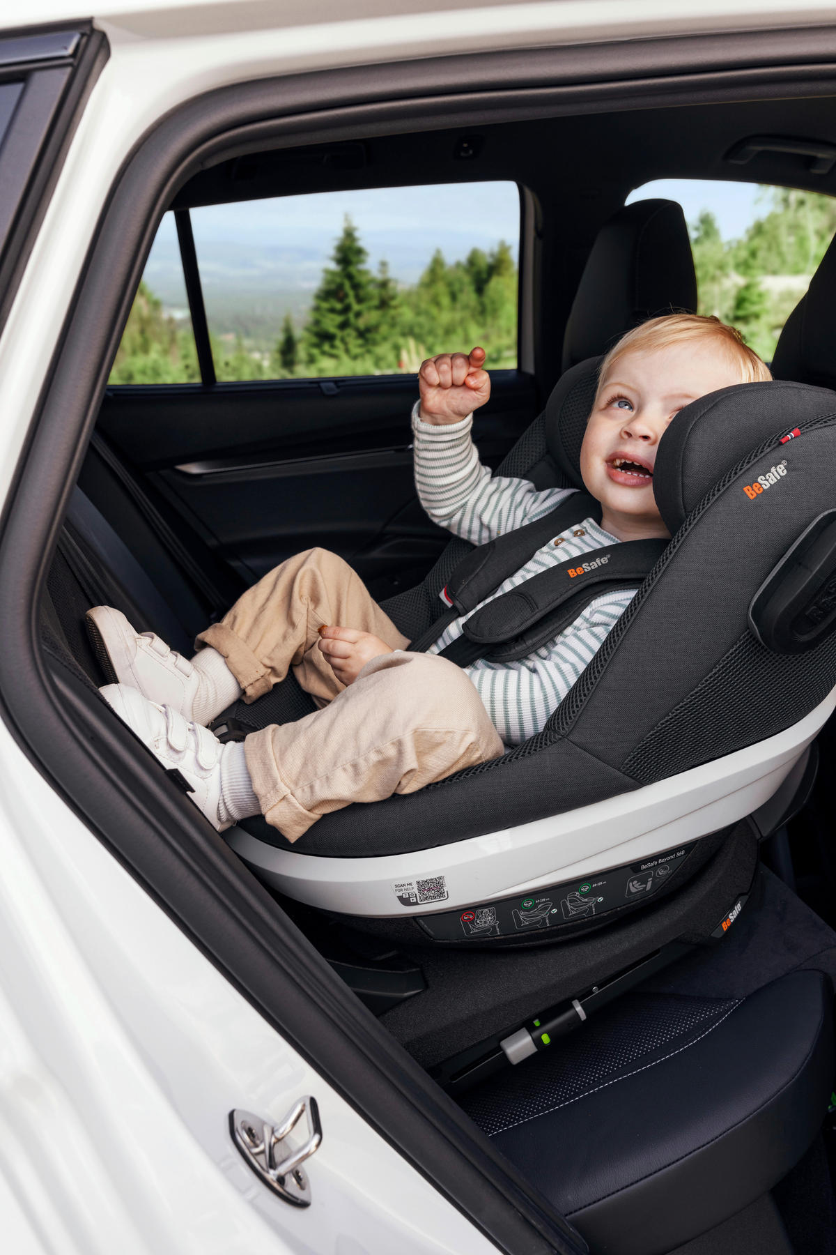 AUTO-SEDIŠTE ZA DECU  Beyond 360  - tamnosiva, Osnovno, tekstil (67/44cm) - Besafe