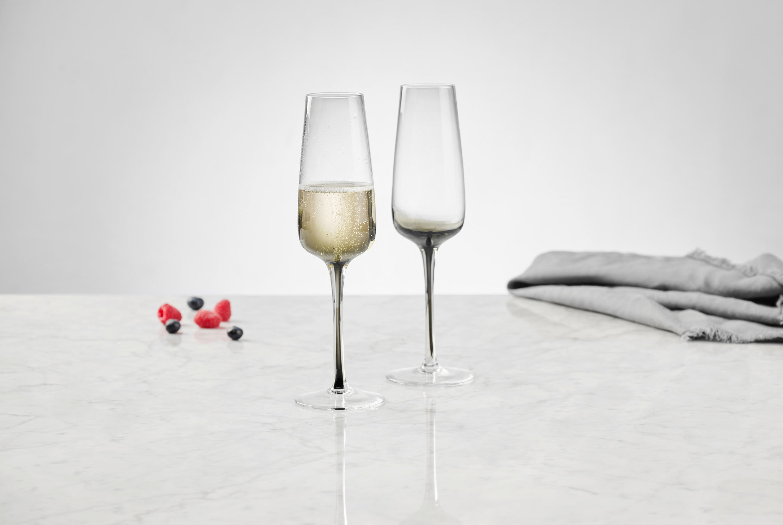 POHÁR NA SEKT - sivá, Trend, sklo (7/23,2cm) - Novel