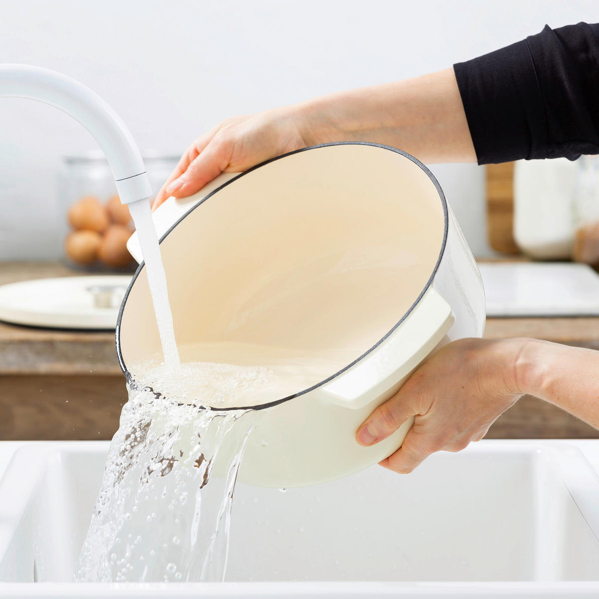 BRÄTER Cast Iron  - Creme, Basics, Metall (5.6l) - Kitchenaid
