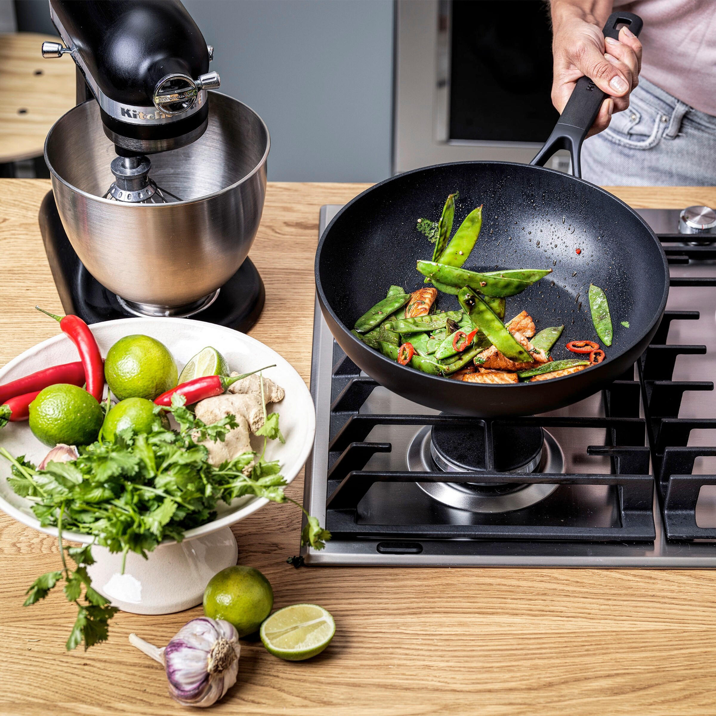 WOK Classic Forged Aluminium Keramikbeschichtung 28 cm  - Schwarz, Basics, Kunststoff/Metall (28cm) - Kitchenaid