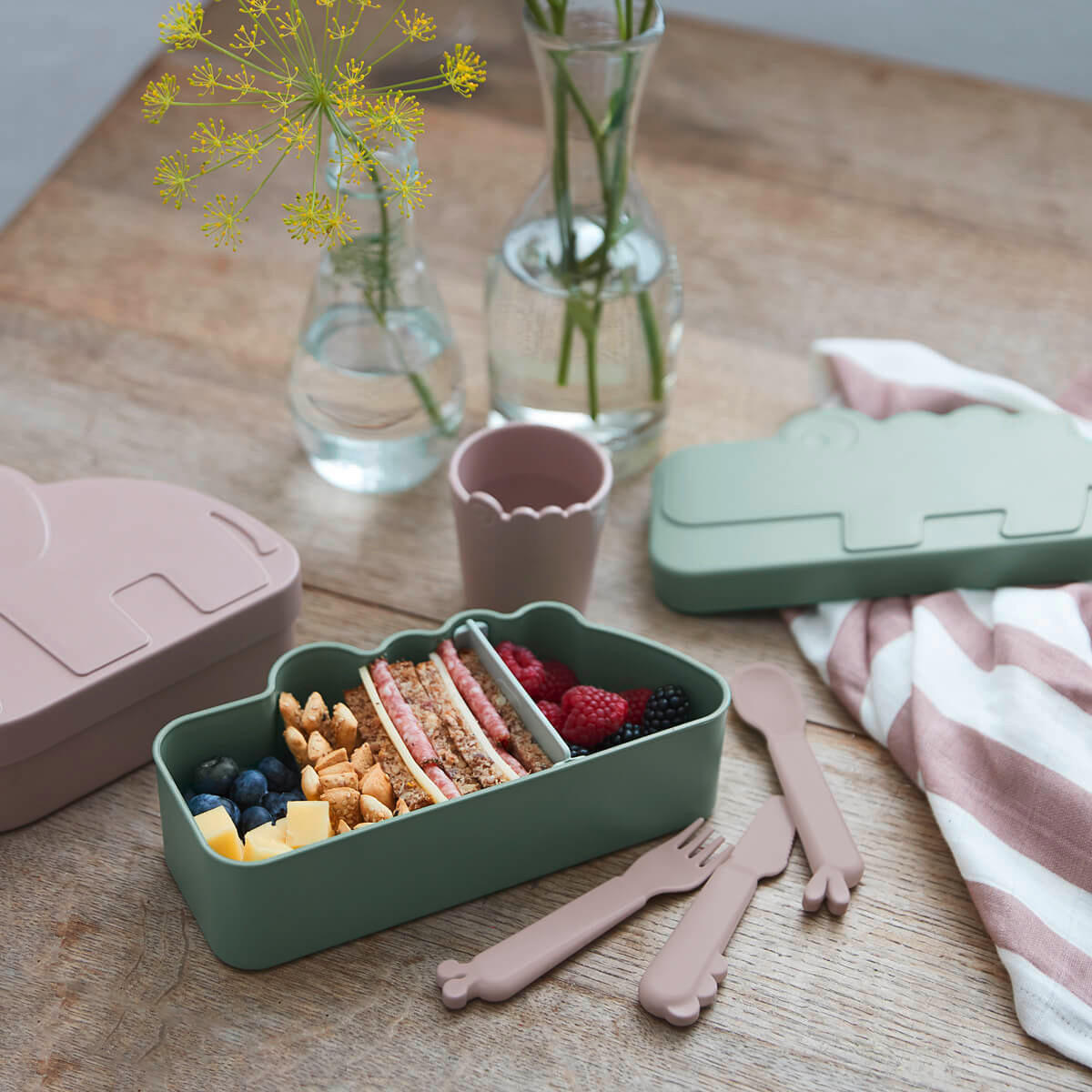 LUNCHBOX - Salbeigrün/Hellgrün, Basics, Kunststoff (10,4/21,3/6,2cm) - done by deer
