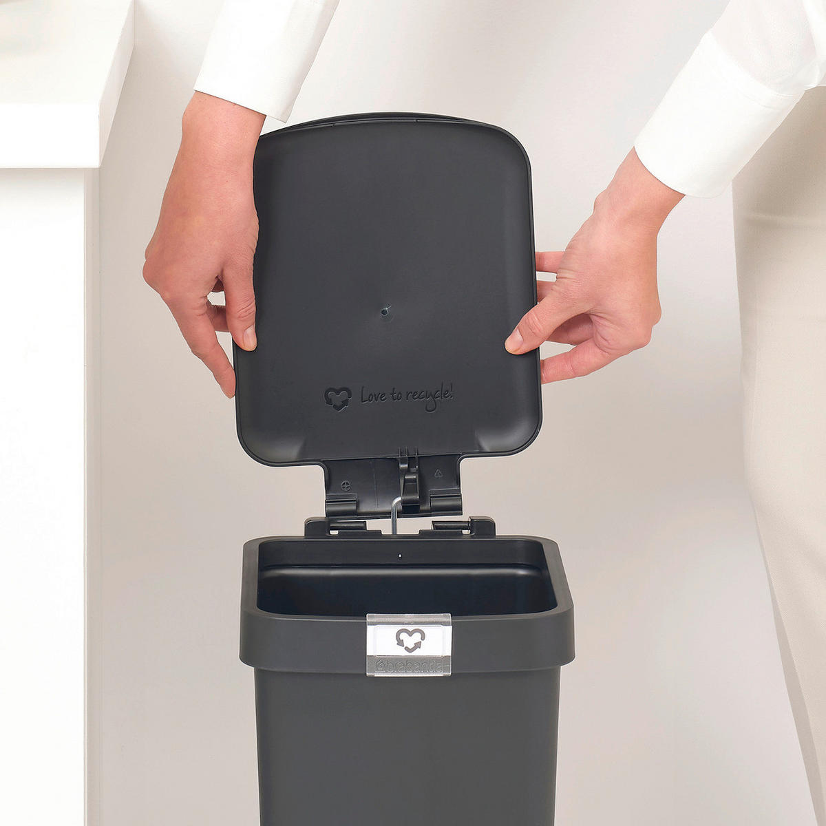 KOŠ ZA SMETI - temno siva, Basics, umetna masa (20.3/38.1/26.5cm) - Brabantia