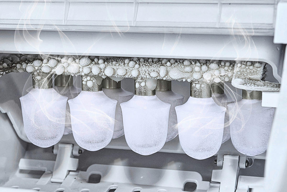 EISWÜRFELMASCHINE  - Rot/Weiß, Basics, Kunststoff (22.2/29.4/29cm)