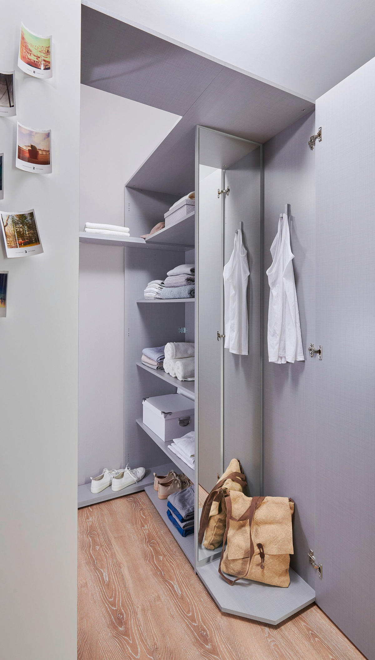 BEGEHBARER ECKSCHRANK in  - Weiss/Schwarz, Basics, Holzwerkstoff/Metall (135,2/197/127cm) - Boxxx