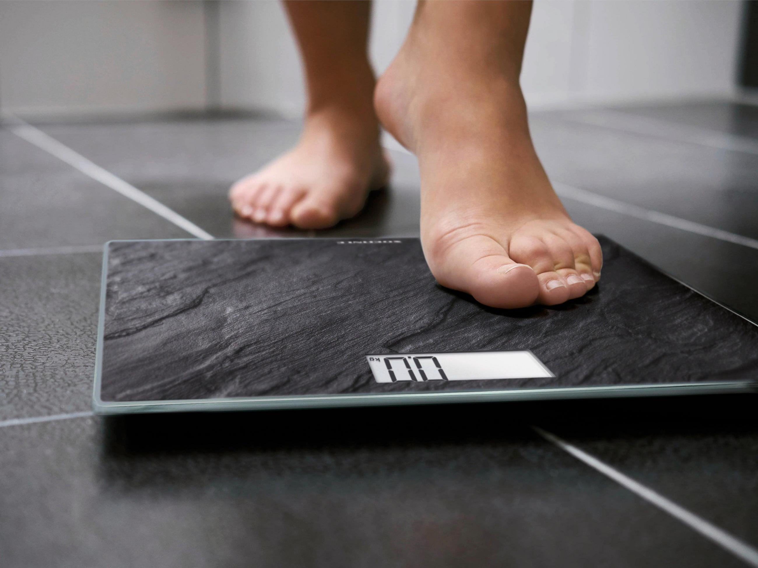 FÜRDŐSZOBAMÉRLEG digitális  - fekete, Basics, műanyag/Üveg (33,5/32,5/3,4cm) - Soehnle