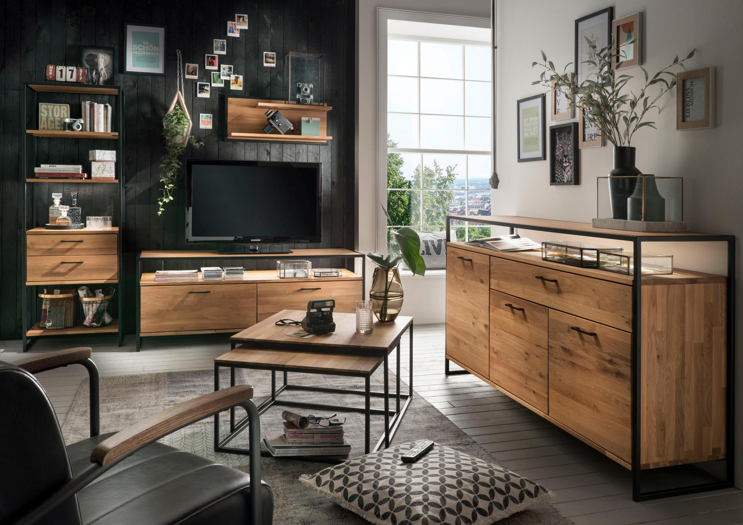 REGAL Wildeiche massiv, Hartholz Eichefarben  - Eichefarben/Schwarz, Design, Holz/Metall (60/172/39cm) - Linea Natura
