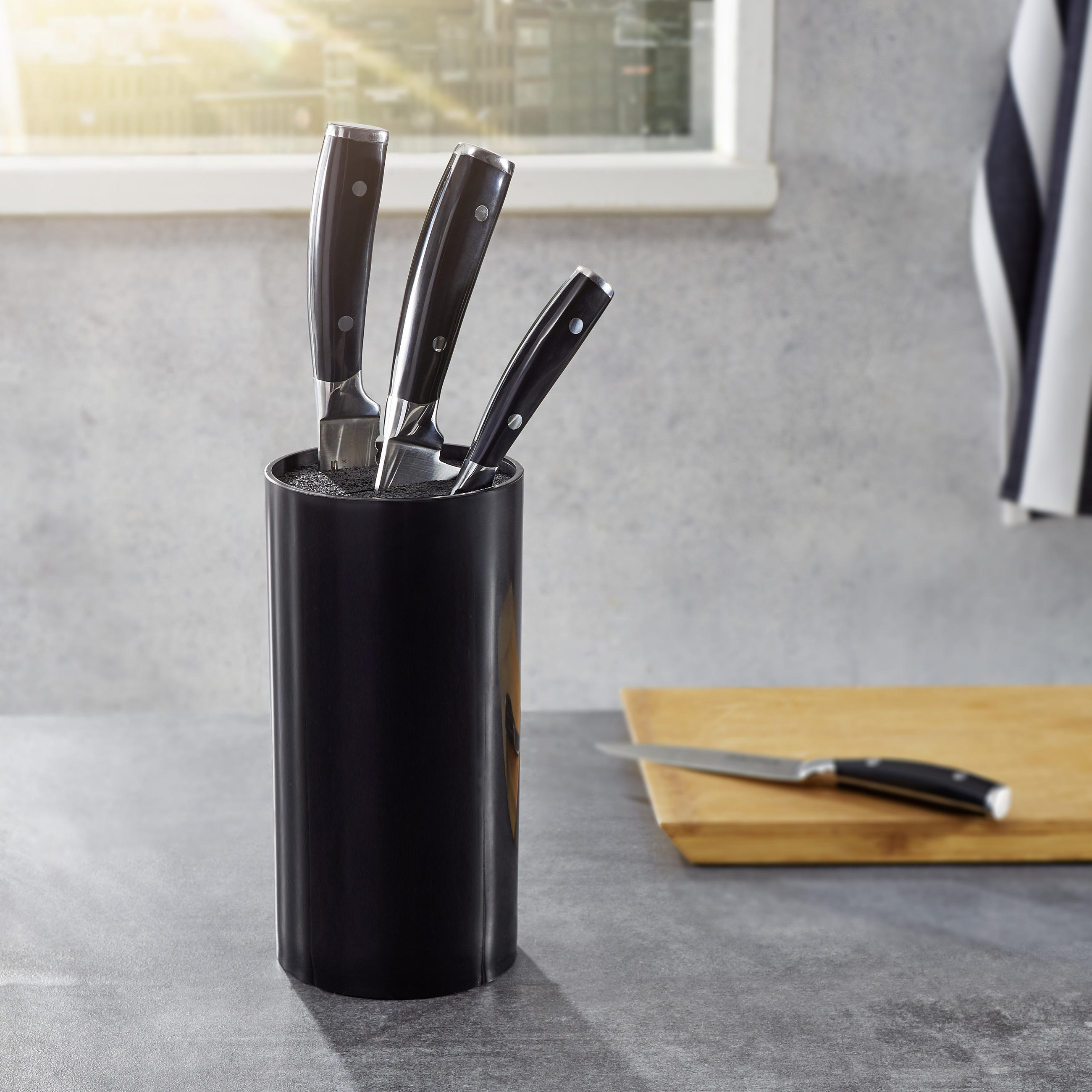 BLOK NA NOŽE   - černá, Basics, plast (11,5cm) - Justinus