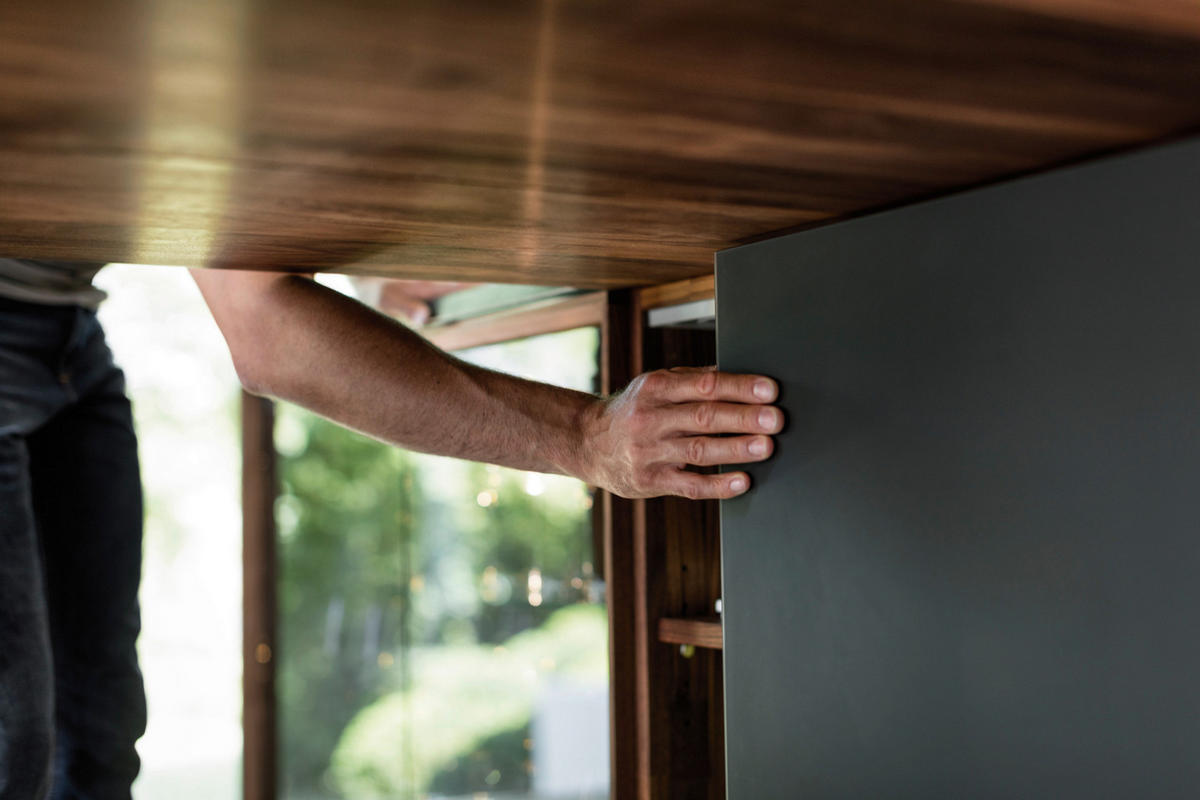 EINBAUKÜCHE   - Nussbaumfarben, Natur, Holz - TEAM 7