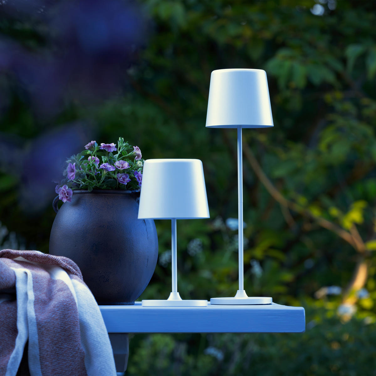 AKKU-TISCHLEUCHTE - Weiss, Design, Kunststoff/Metall (10/37cm) - Brilliant