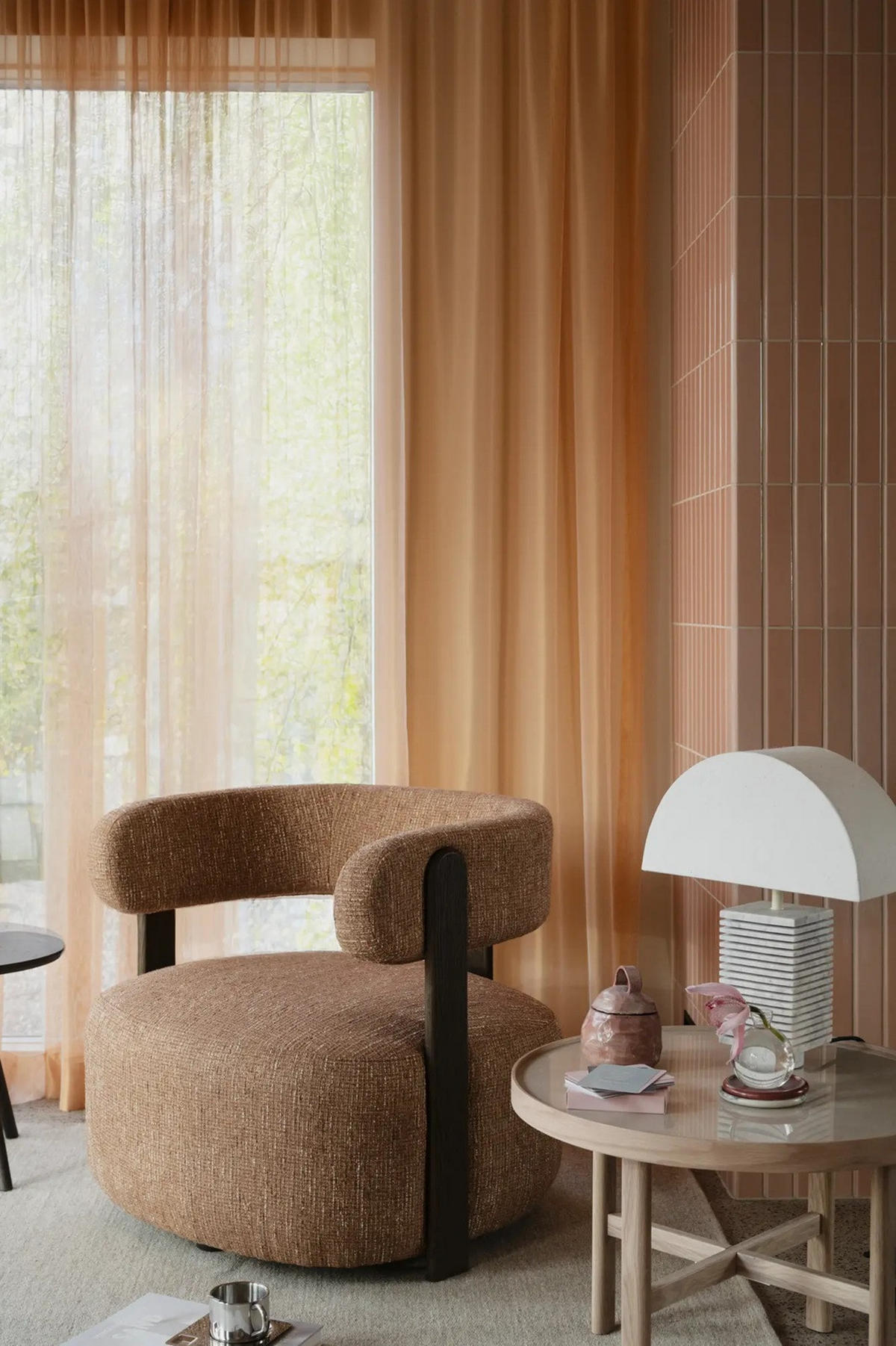 FÅTÖLJ i metall, textil bärnstensfärgad  - brun/bärnstensfärgad, Modern, metall/trä (74/69/74cm) - Rowico