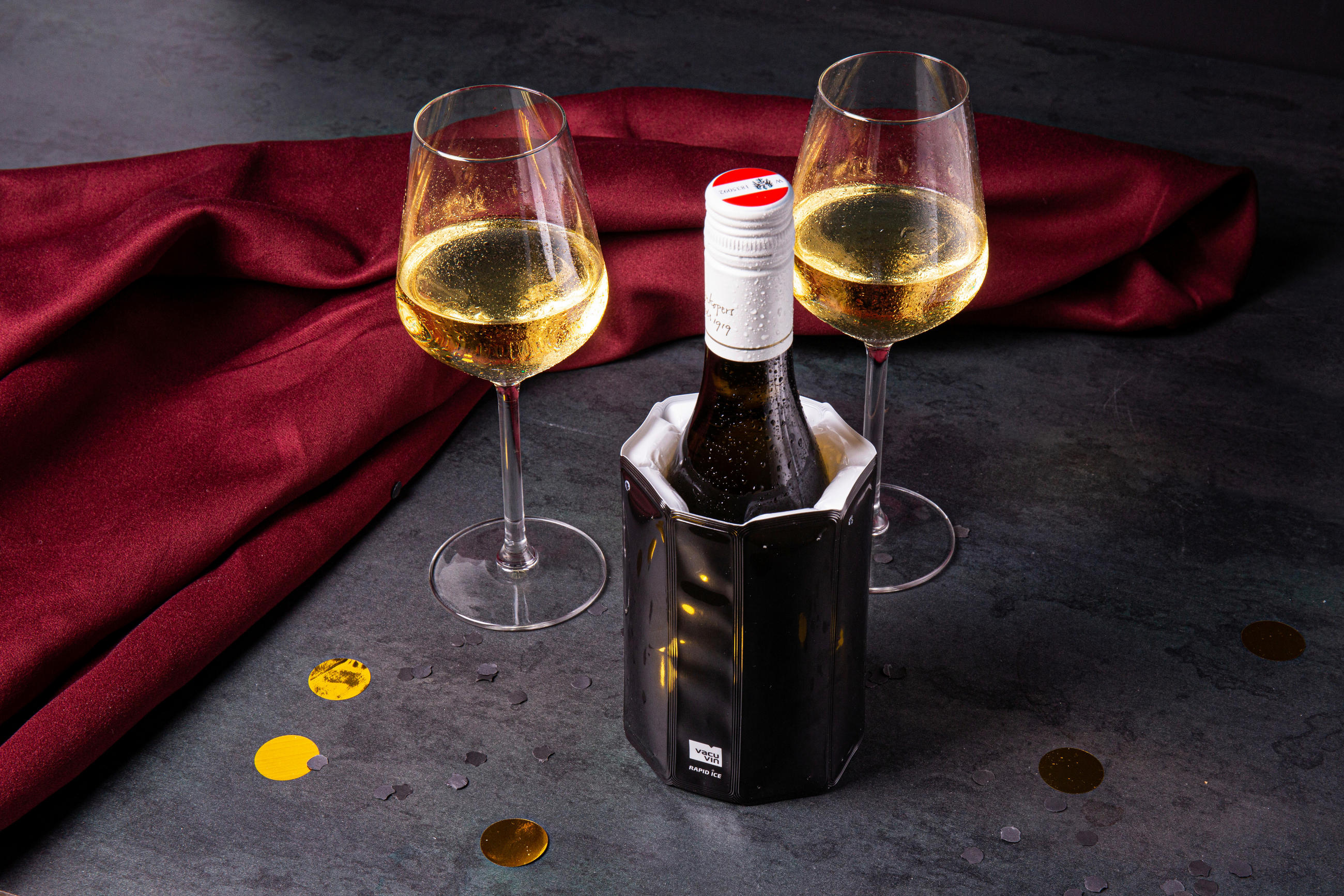 RASHLAĐIVAČ ZA VINO  0.33 l  - crna, Osnovno, plastika (11,5/17,5cm) - Vacu Vin