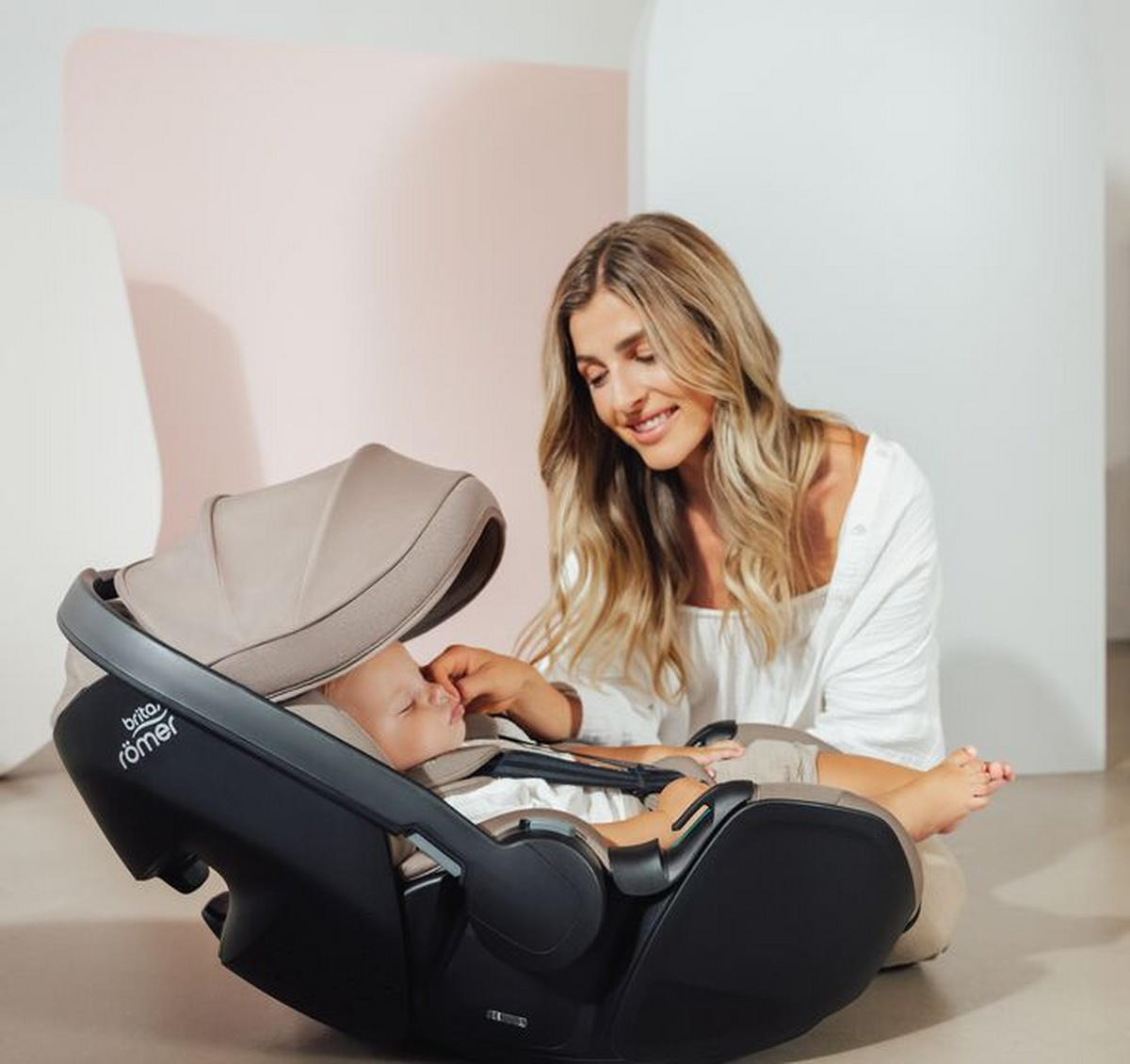 BABYSCHALE Baby-Safe Pro  - Schwarz, Basics, Kunststoff/Textil (44/62,5/65,5cm) - Britax Römer