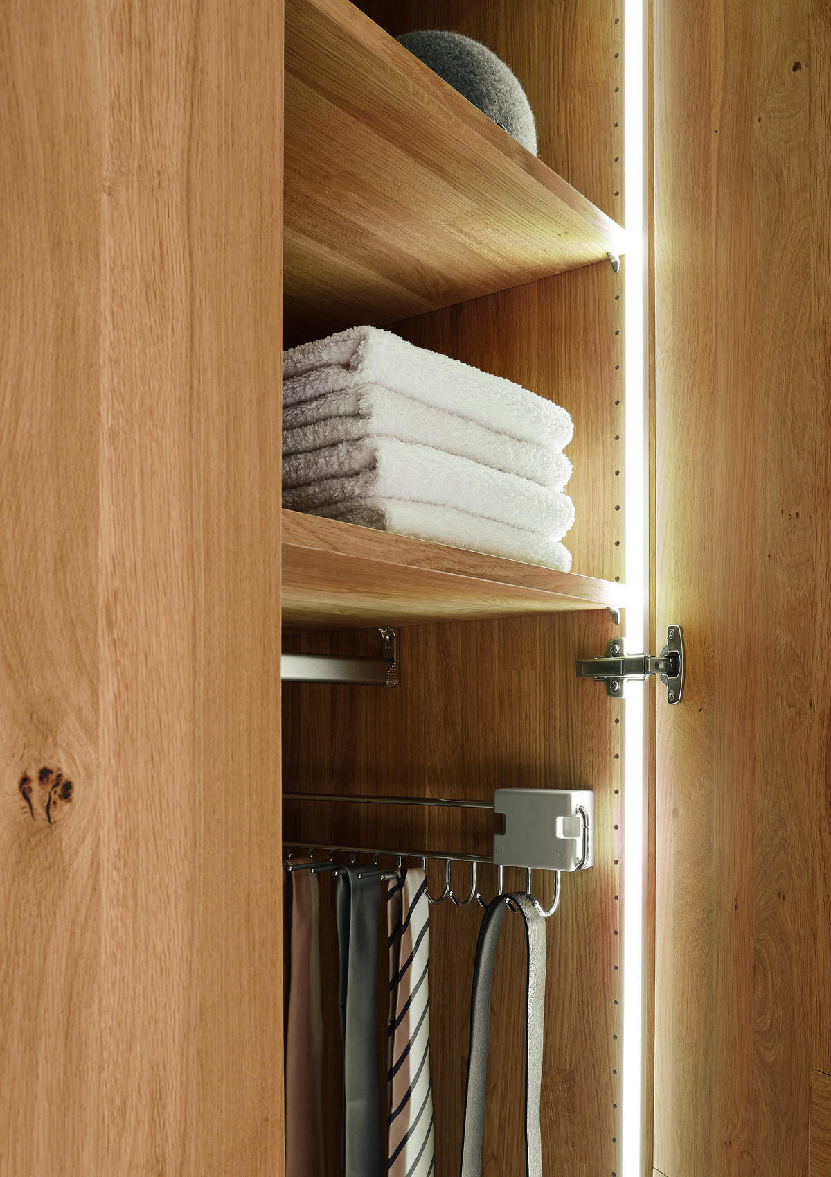 DREHTÜRENSCHRANK 302/223/62 cm 6-türig  - Eichefarben/Braun, Natur, Holz/Holzwerkstoff (302/223/62cm) - Valnatura