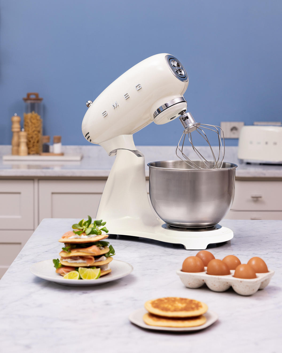 KÜCHENMASCHINE 50´S STYLE SMF05CREU  - Creme/Alufarben, Basics, Metall (40,2/37,8/22,1cm) - SMEG