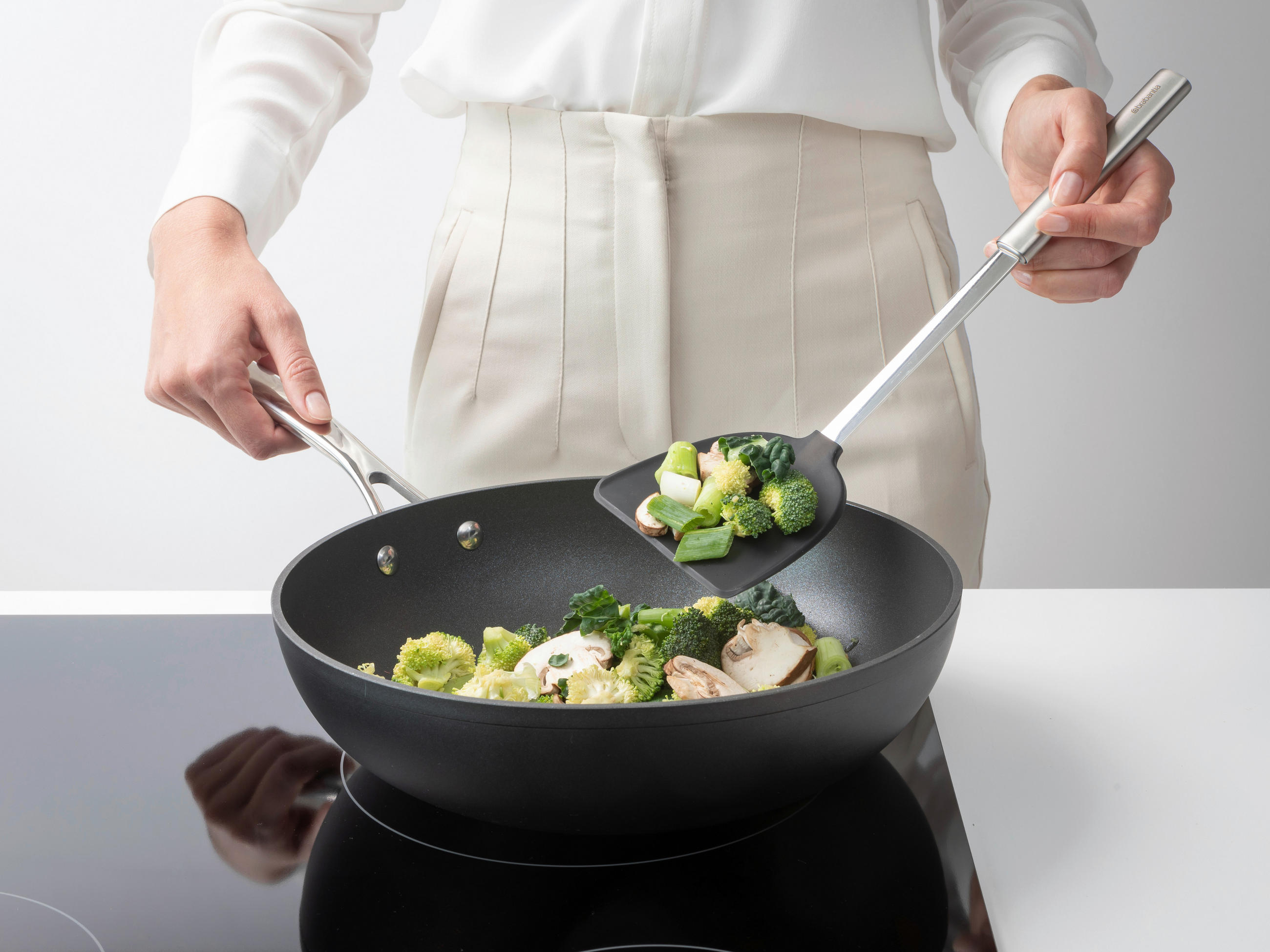 TÁLALÓKANÁL - fekete/nemesacél, Basics, műanyag/fém (0.177kg) - Brabantia