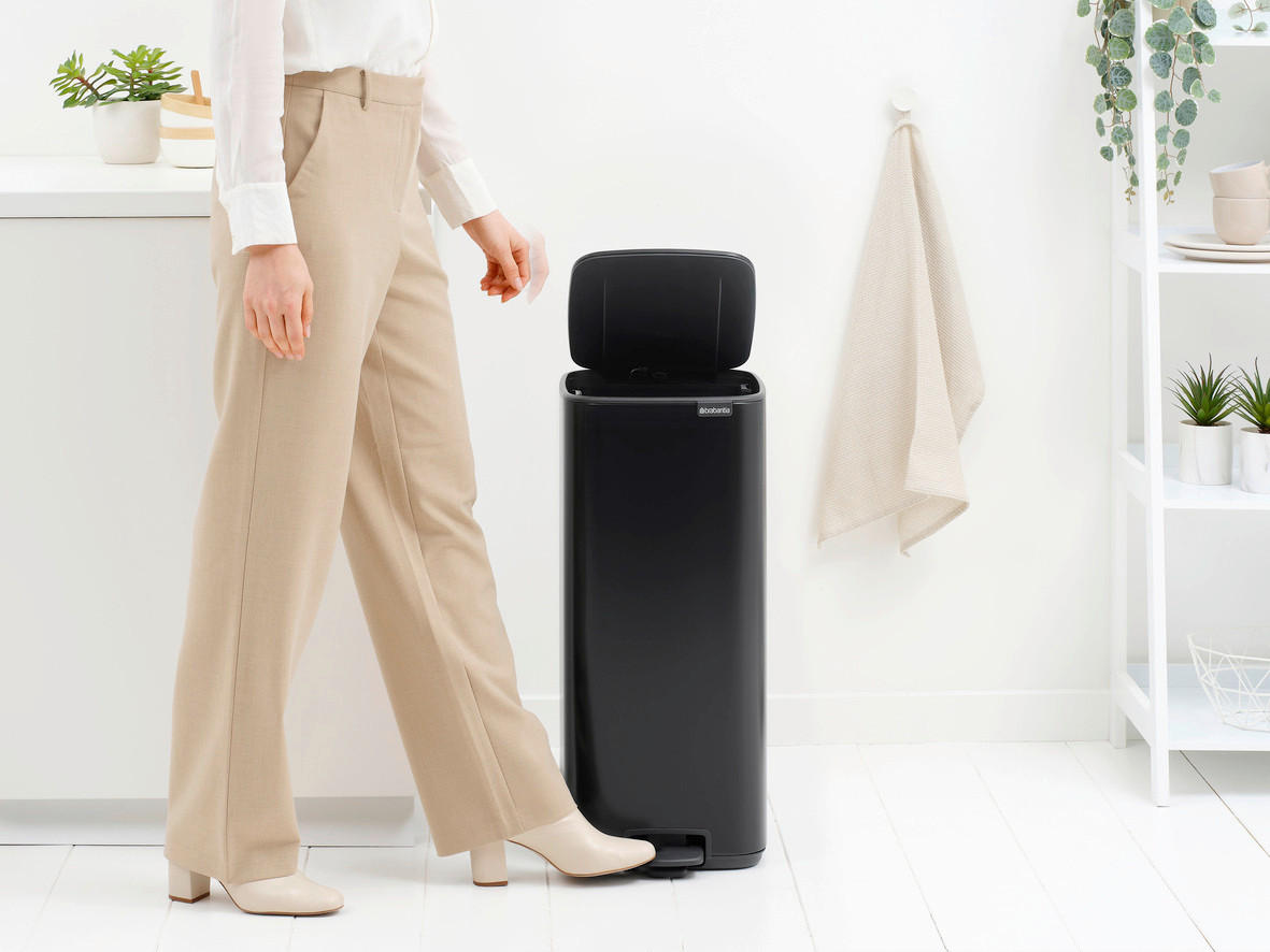 KOŠ S NOŽNOM PAPUČICOM  30 l  New Icon  - crna/antracit, Design, metal/plastika (28,8/64,7/35,8cm) - Brabantia