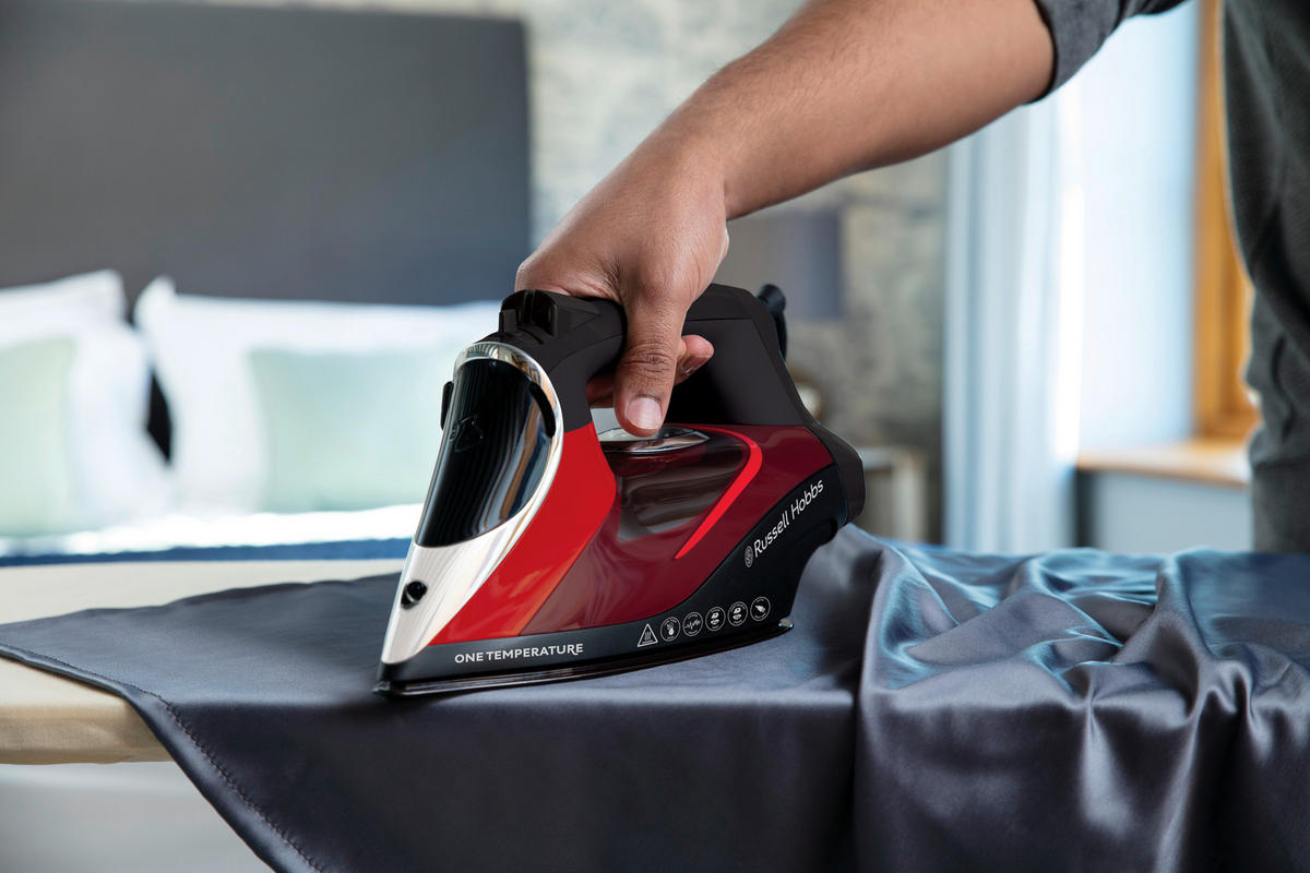 DAMPFBÜGELEISEN - Rot/Schwarz, Basics, Kunststoff/Metall (11,8/16,7/32,2cm) - Russell Hobbs