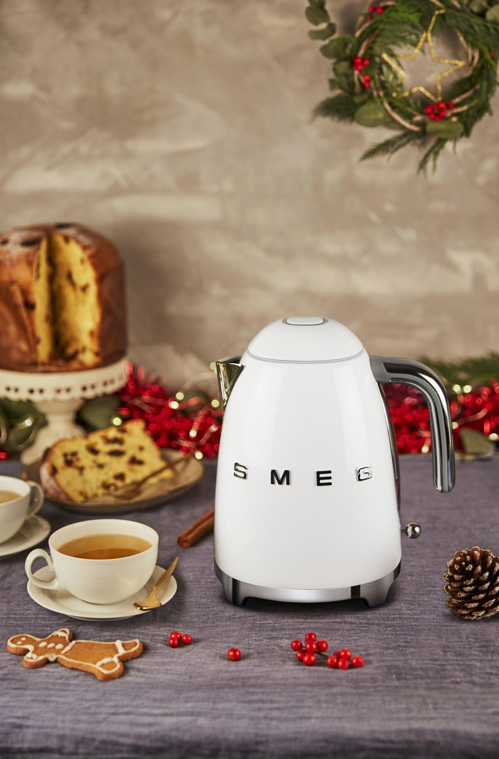 WASSERKOCHER 1.7 l  - Weiss, Basics, Metall (22,6/24,8/17,1cm) - SMEG