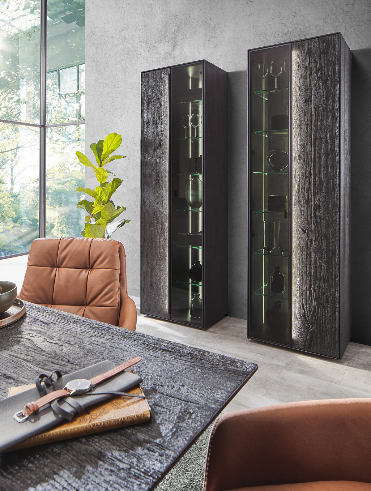 VITRINE Schwarz, Eichefarben  62/205,5/39,5 cm  - Eichefarben/Anthrazit, Natur, Glas/Holz (62/205,5/39,5cm) - Valnatura