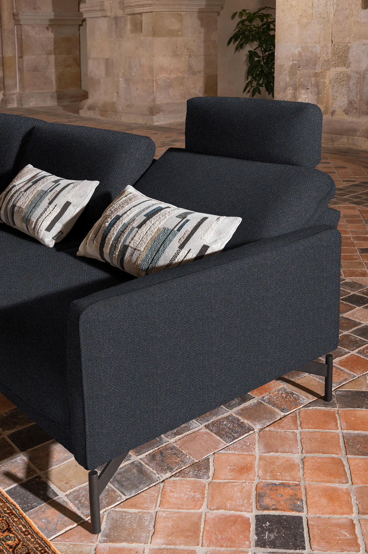 ECKSOFA in Flachgewebe Pflaume  - Pflaume/Anthrazit, Design, Textil/Metall (230/254cm) - Johann Jakob