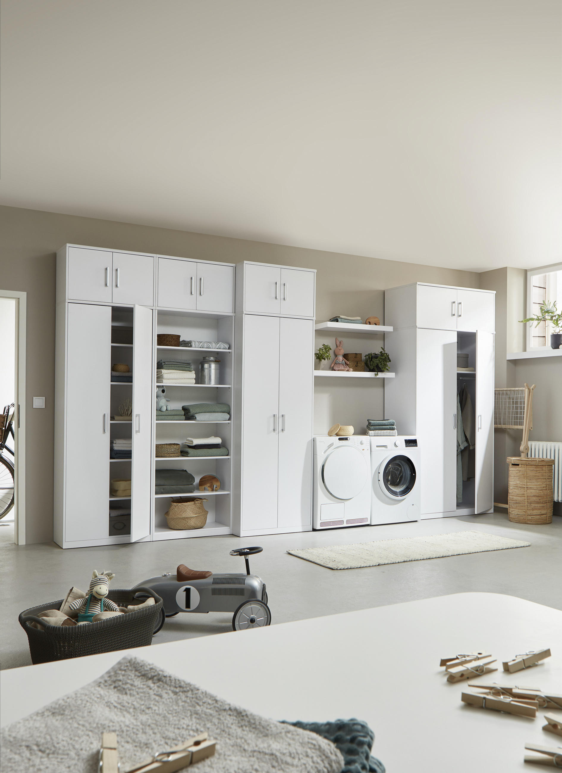 SKRIŇA S OTOČNÝMI DVERAMI, biela, 106/194/54 cm - biela/strieborná, Konventionell, kompozitné drevo/plast (106/194/54cm) - Xora