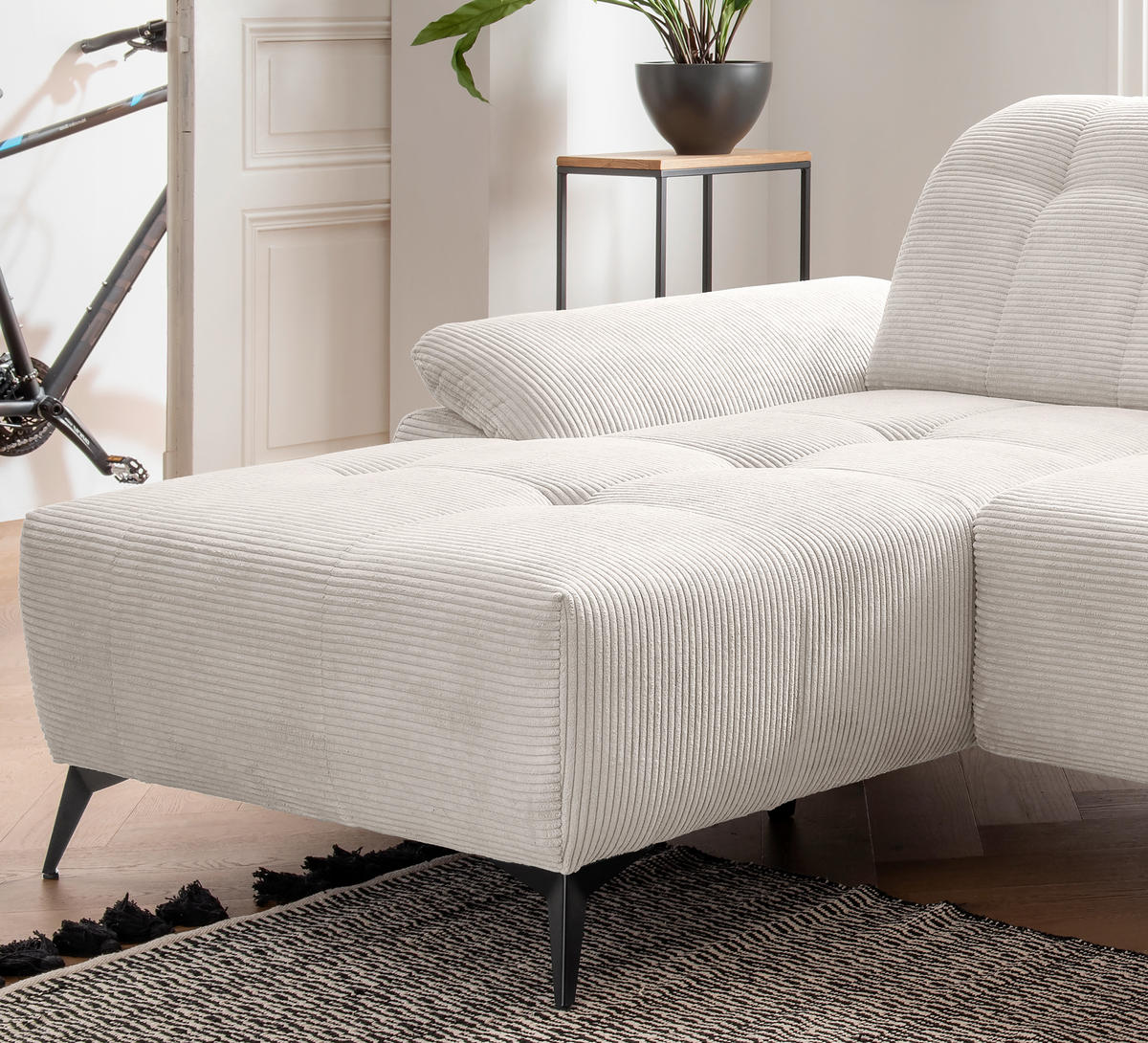 ECKSOFA FIORE in Cord Beige Kopfteilverstellung, Sitzvorzug  180/280 cm  - Beige/Schwarz, MODERN, Textil/Metall (180/280cm) - Livetastic