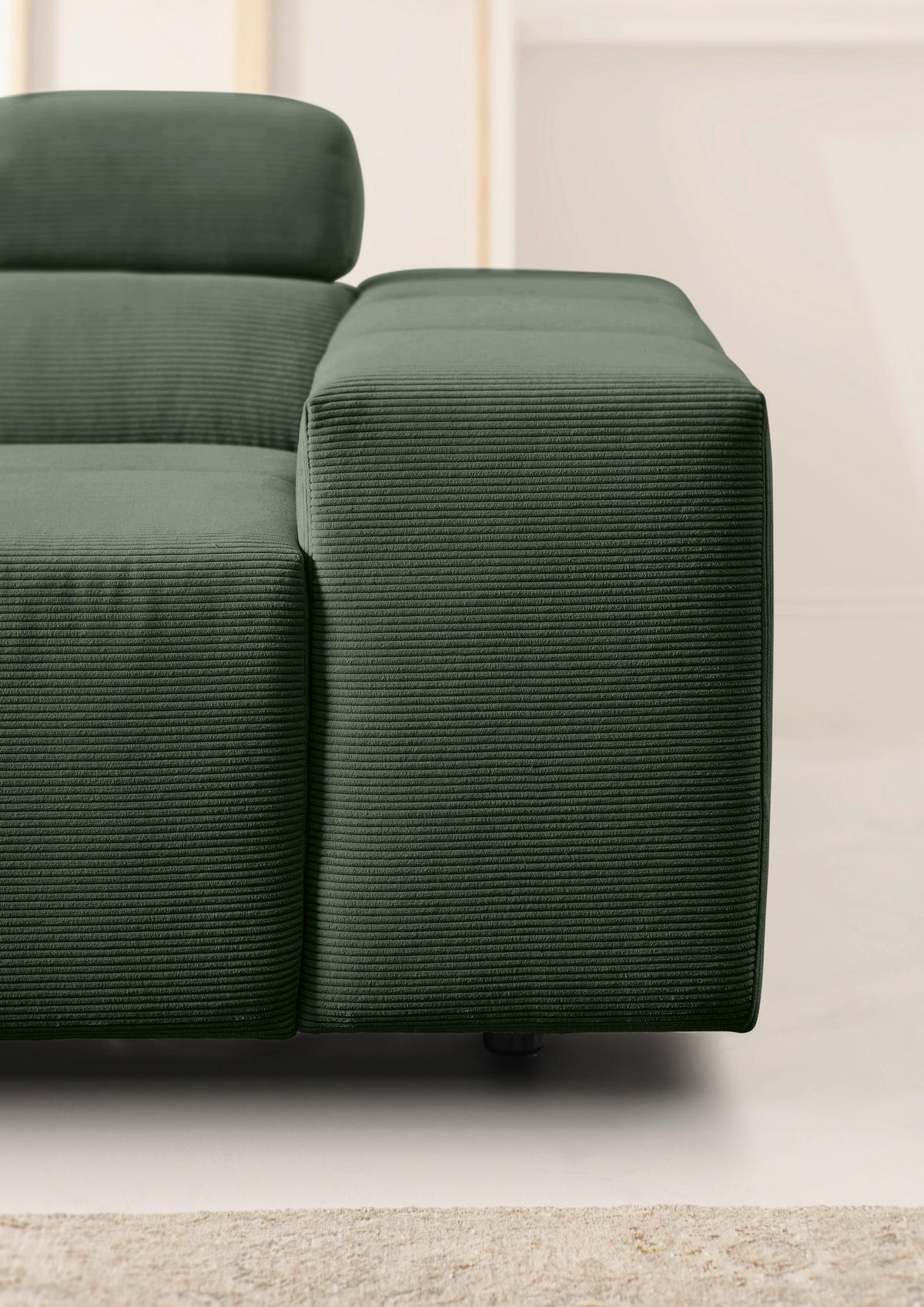 CloseUp von Hom`in ECKSOFA Olivgrün Feincord.