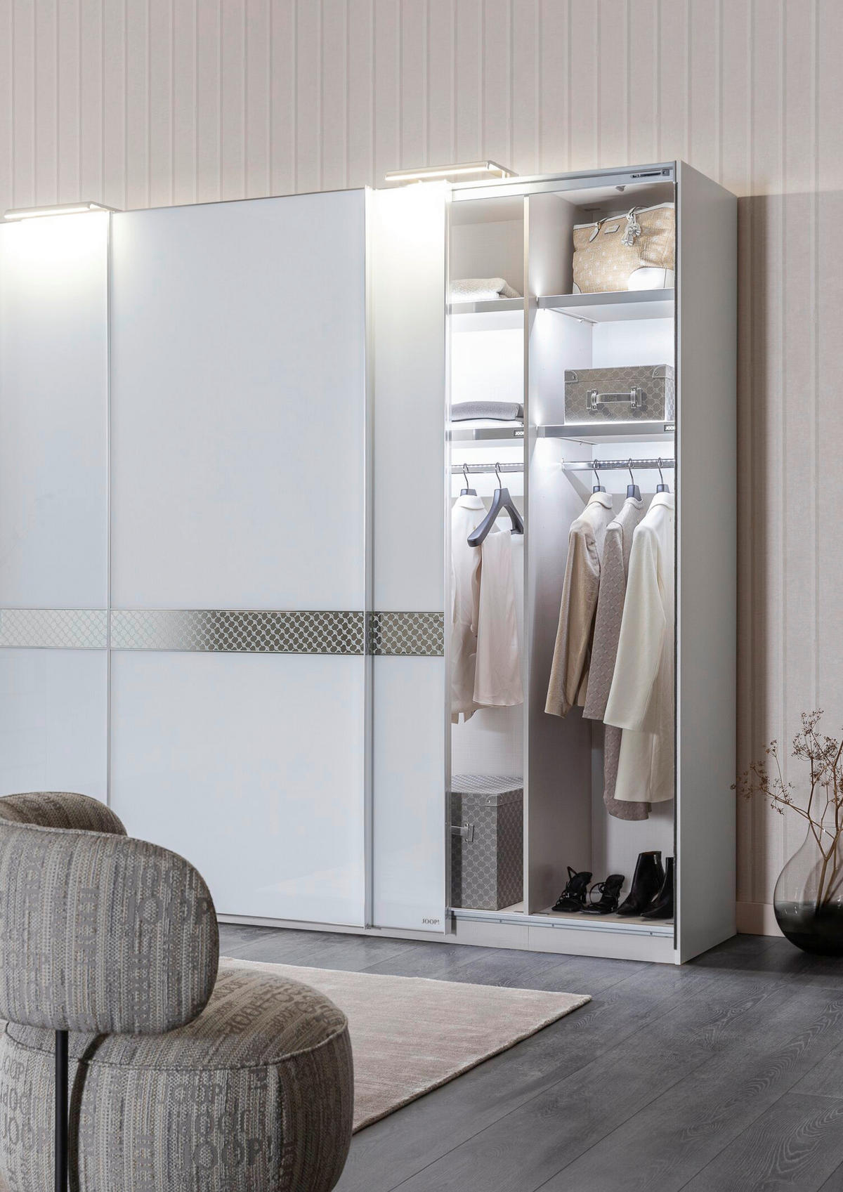 SCHWEBETÜRENSCHRANK 298/222/68 cm 2-türig Weiß  - Chromfarben/Weiß, Design, Glas/Holzwerkstoff (298/222/68cm) - Joop!